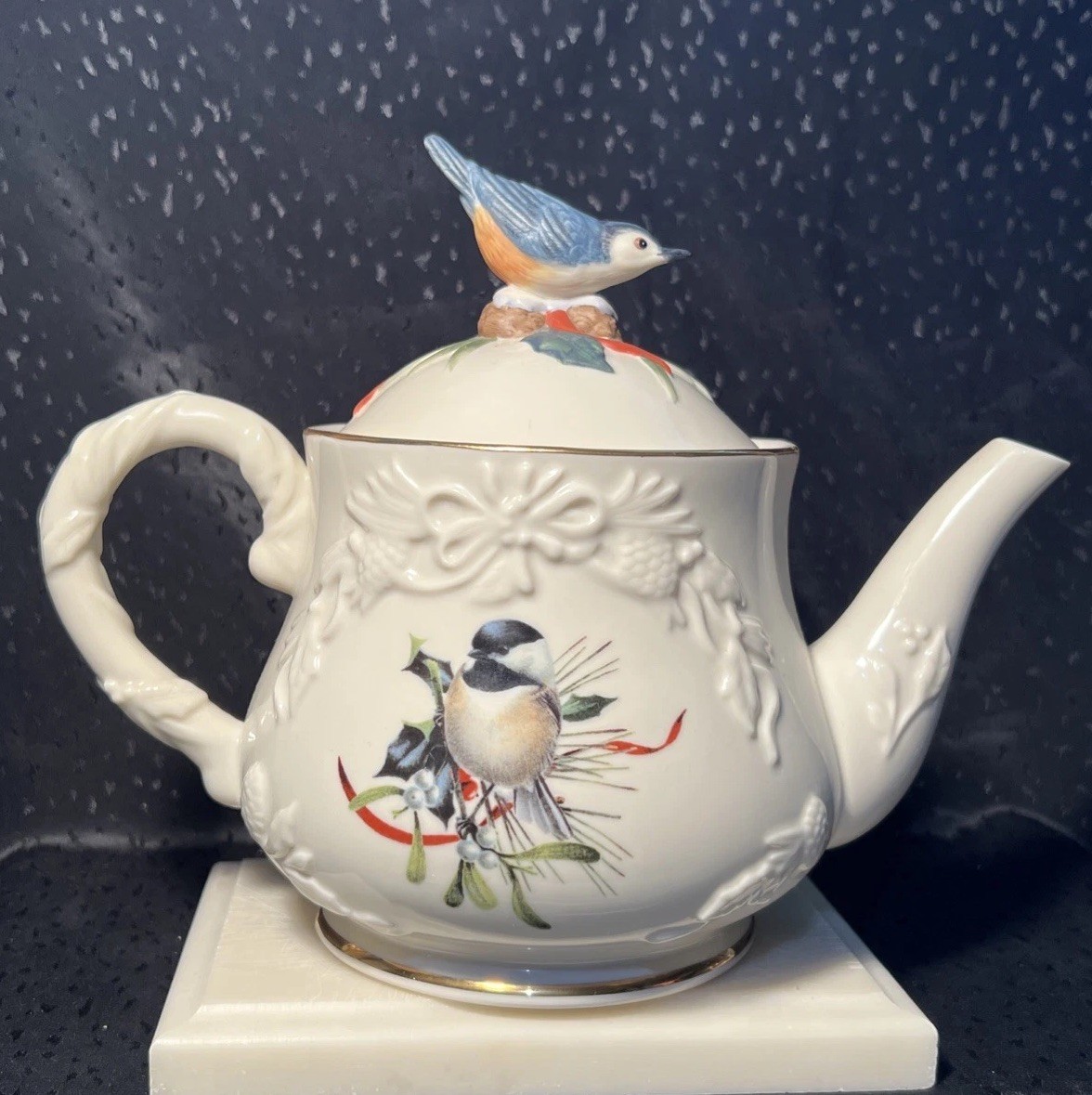 Lenox Winter Greetings Teapot 4 Cup Bluebird Finial Chickadee RARE w/Paperwork Lenox Winter Greetings Teapot 4 Cup Bluebird Finial Chickadee RARE w/Paperwork