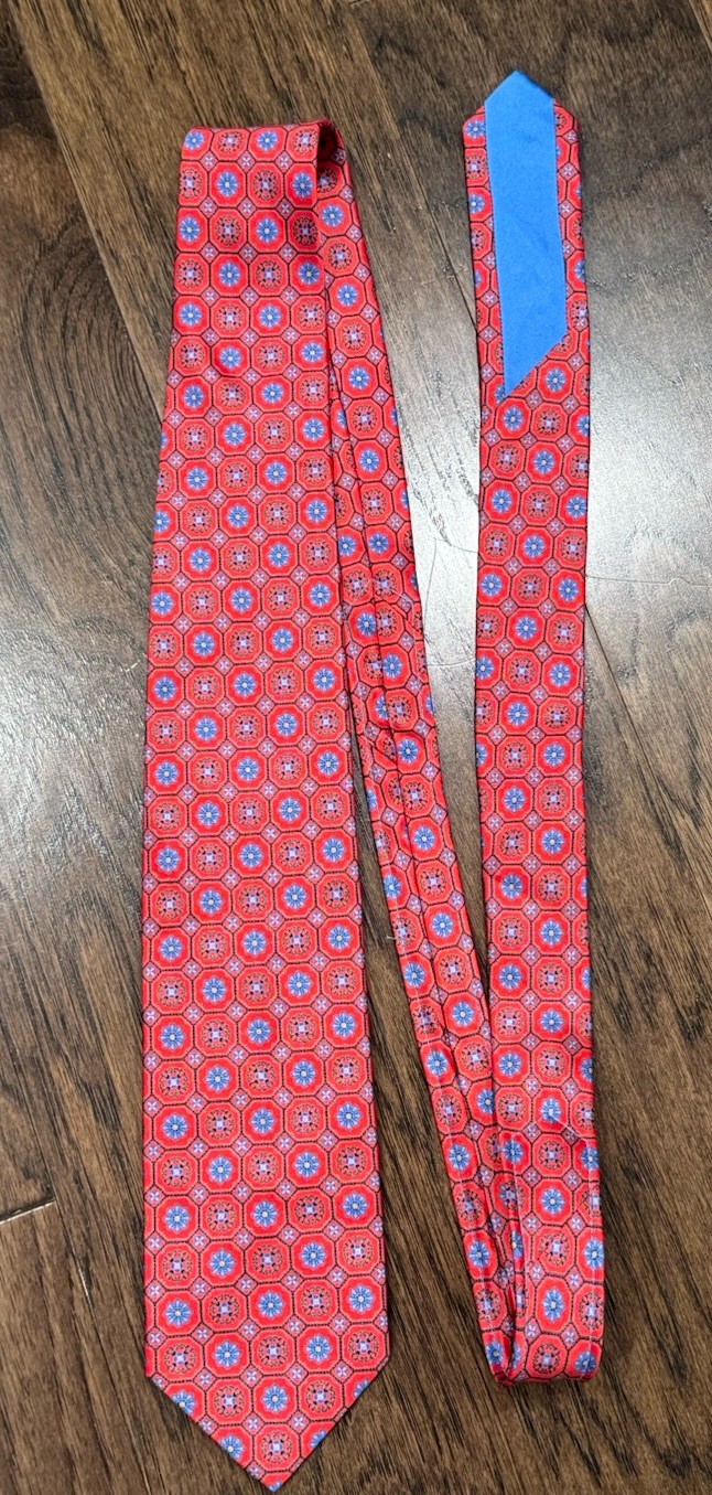Italo Ferretti Red Medallion Silk Necktie 3.25” Wide Italo Ferretti Red Medallion Silk Necktie 3.25” Wide