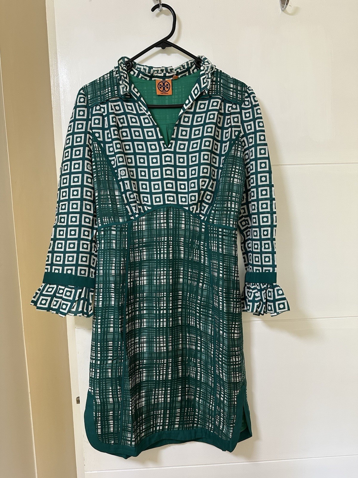 Tory Burch XS Green/White Geometric V-Neck 3/4 Ruffle Shift Knee Dress Lined