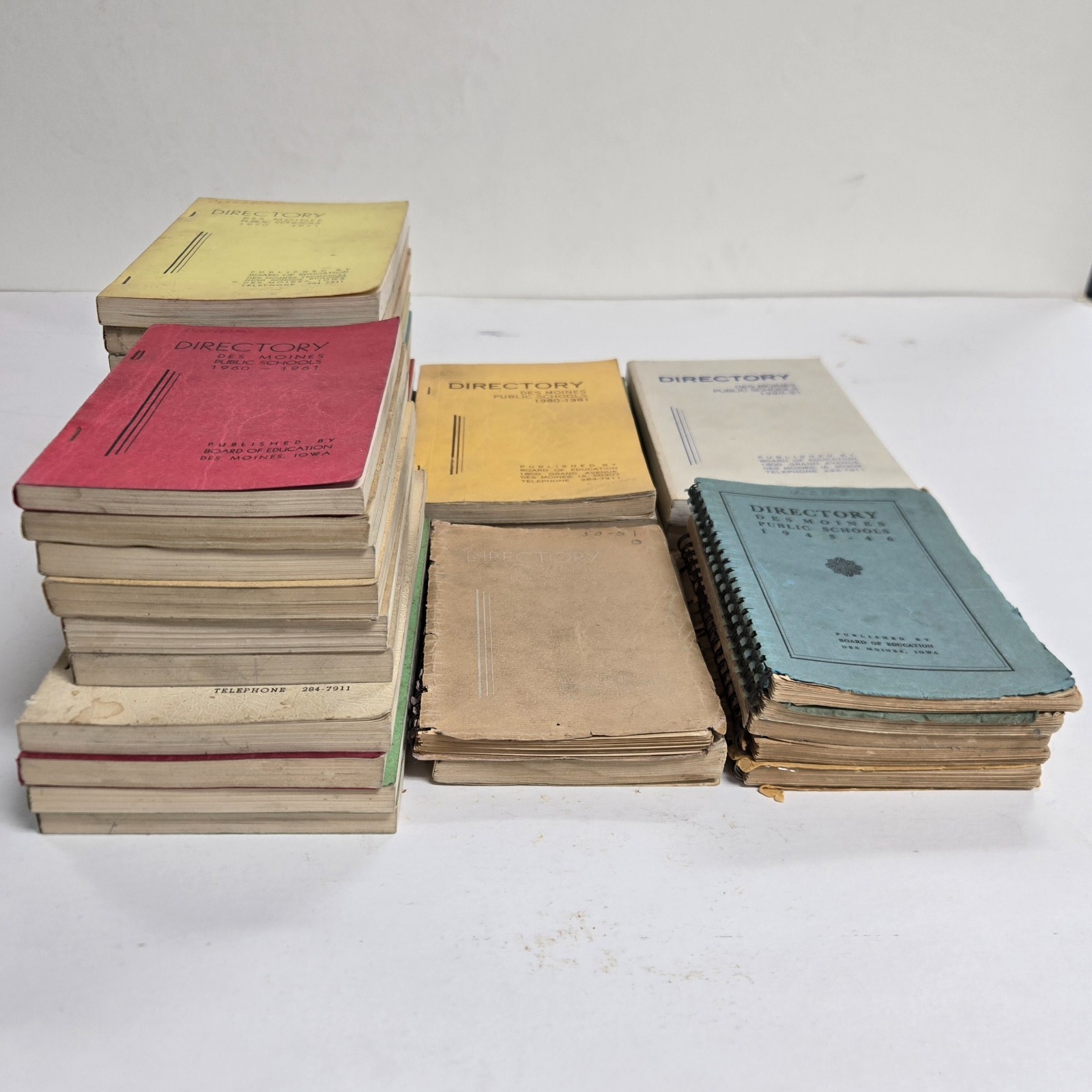 VTG Lot of 35 Annual Directories DES MOINES Public Schools IOWA - 1945 thru 1992
