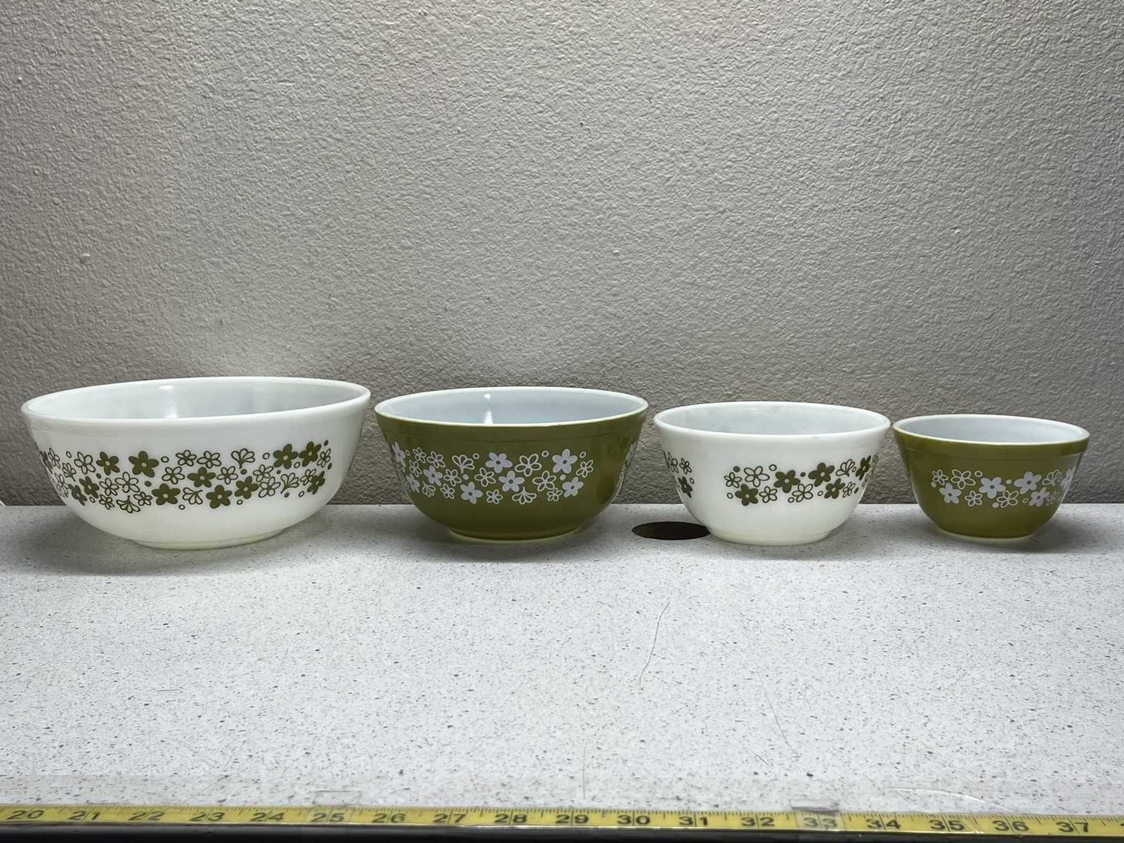 Vtg Set of 4 Pyrex Spring Blossom Crazy Daisy Cinderella Nesting Mixing Bowls
