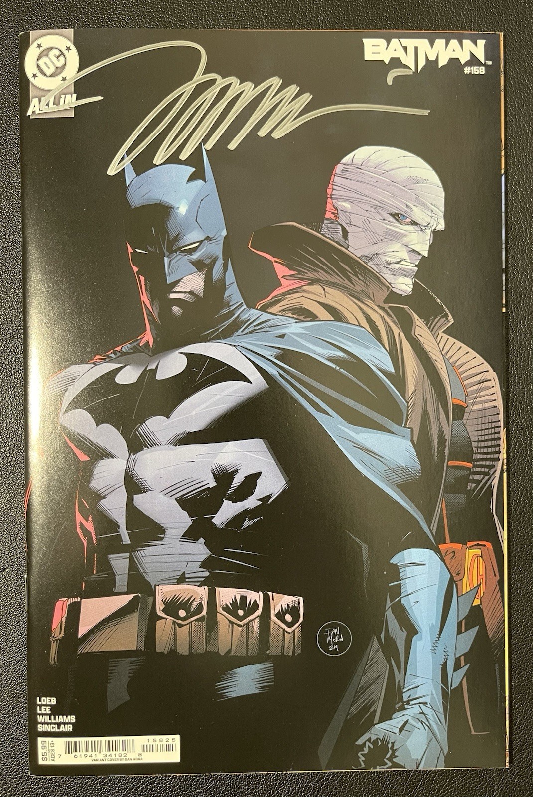 BATMAN #158 (DAN MORA HUSH 2 VARIANT)(2025) DC COMIC ~ SIGNED BY JIM LEE
