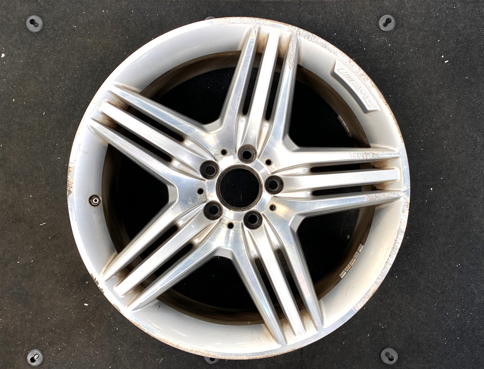 12-13 MERCEDES S550 W221 REAR AMG WHEEL RIM 9.5 X 19 OEM C0.05 12-13 MERCEDES S550 W221 REAR AMG WHEEL RIM 9.5 X 19 OEM C0.05