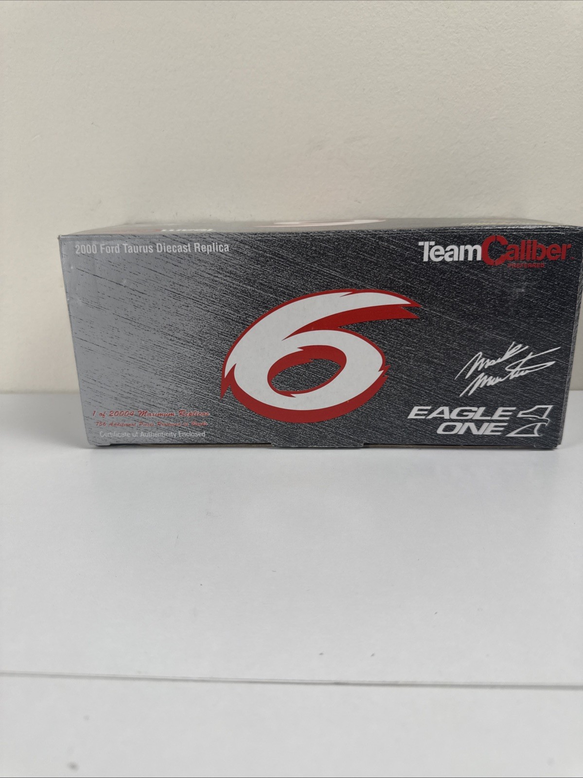 1:24 Team Caliber 2000 Ford #6 Valvoline / Mark Martin, New In Box 1:24 Team Caliber 2000 Ford #6 Valvoline / Mark Martin, New In Box