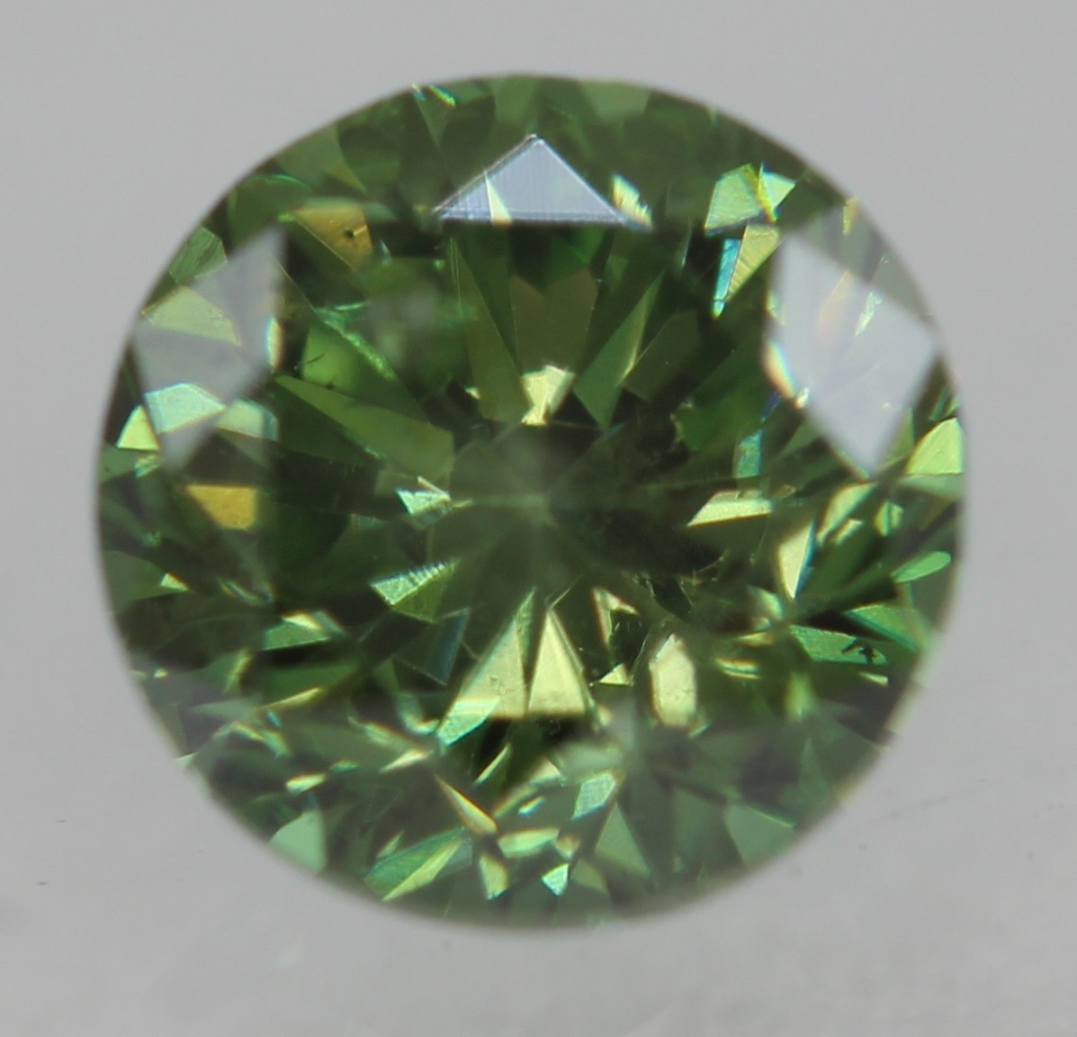 Cert 0.54 Carat Vivid Green VS2 Round Brilliant Natural Enhanced Diamond 4.89mm