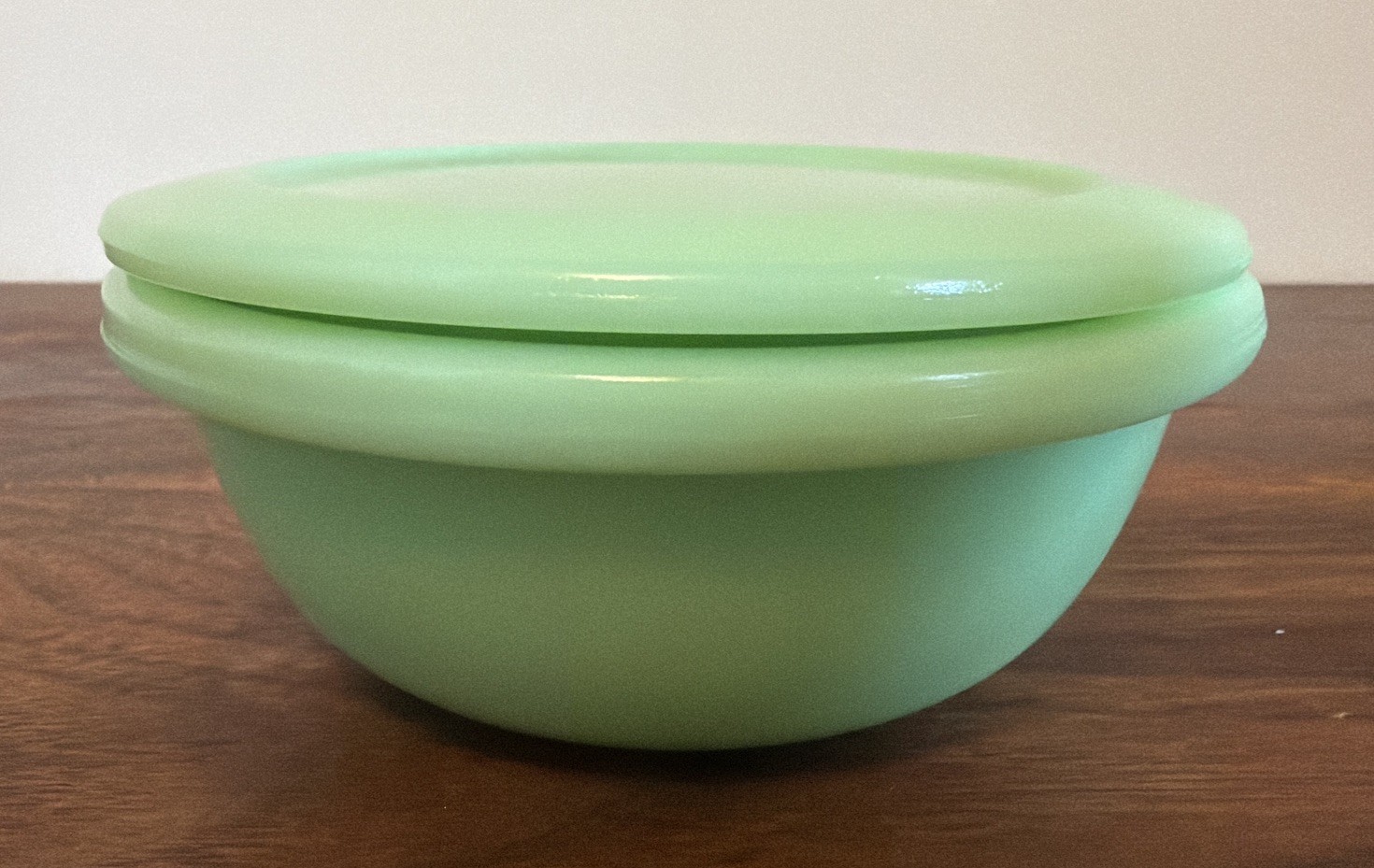 Vintage 1930s McKee Jadeite Round Lidded Grease Pot Uranium Skokie Green EUC