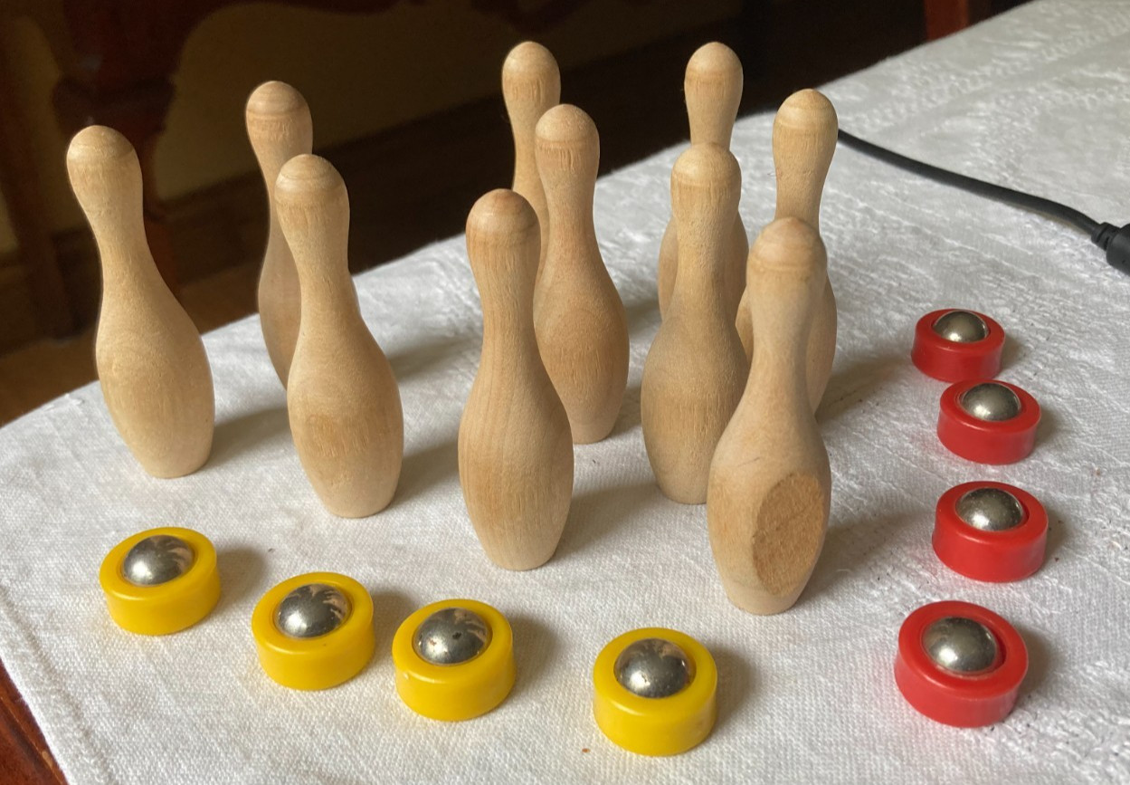 Vintage 1974 Servotronics Munro Shuffle Bowl Game Replacement Pieces Pins Discs Vintage 1974 Servotronics Munro Shuffle Bowl Game Replacement Pieces Pins Discs