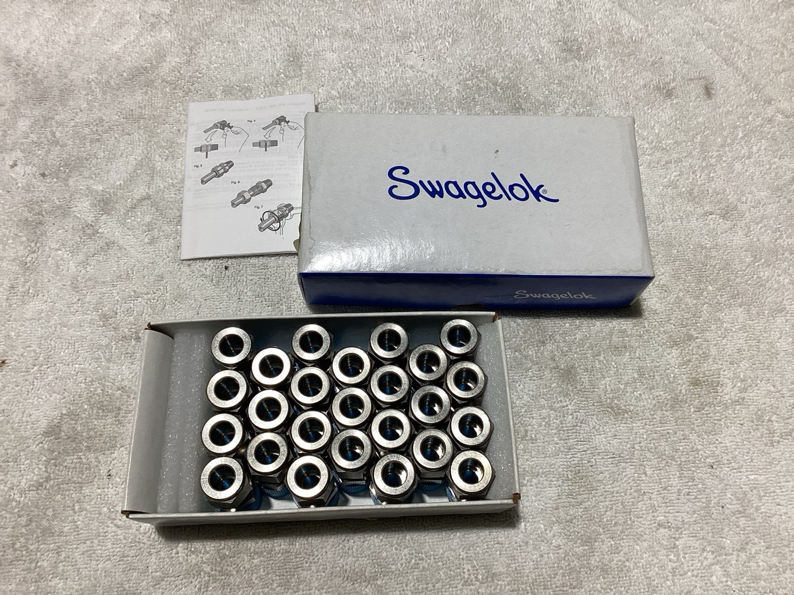 Swagelok SS-600-1-6 Male Connector 3/8 X 3/8. Box Of 25 Swagelok SS-600-1-6 Male Connector 3/8 X 3/8. Box Of 25