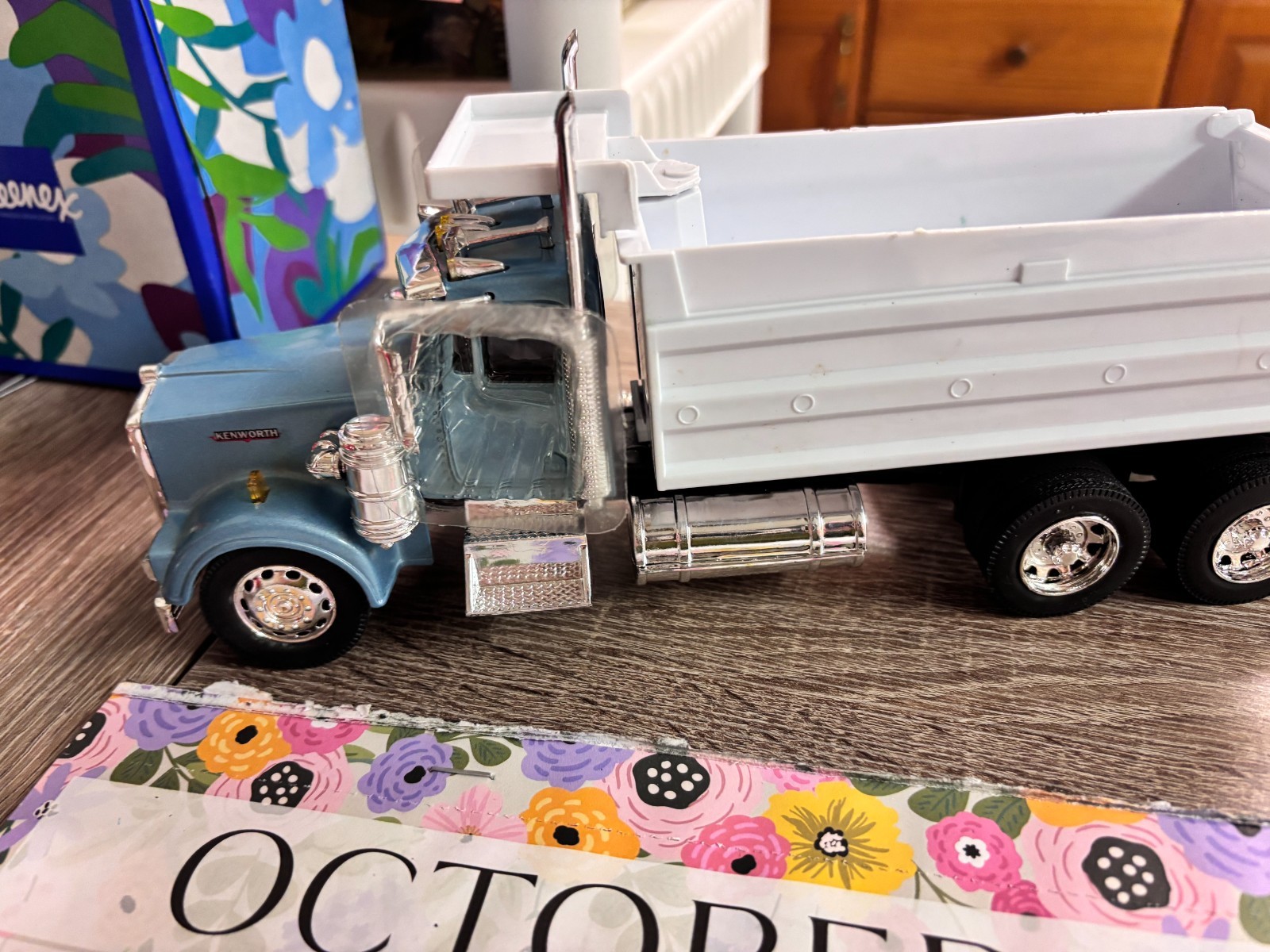 1/32 NEW RAY USED  BLUE &WHITE KENWORTH W 900 DUMP TRUCK, NO PACKAGING # C 812