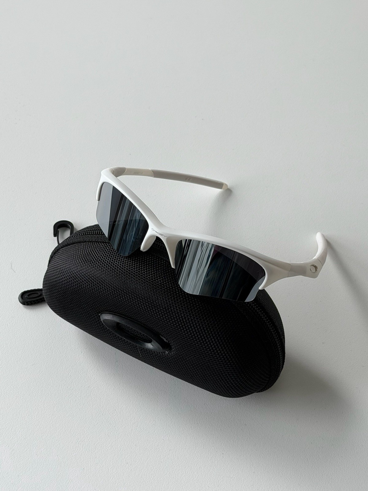 Oakley Half Jacket 1.0 Sunglasses – Pearl White / Silver Mirror Lens