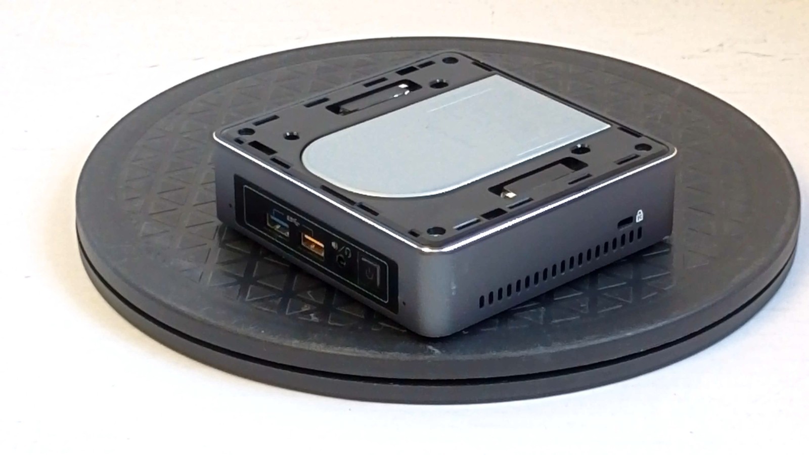 Intel NUC7i3BNK i3-7100U-2.4GHz NO MEM/SSD/OS