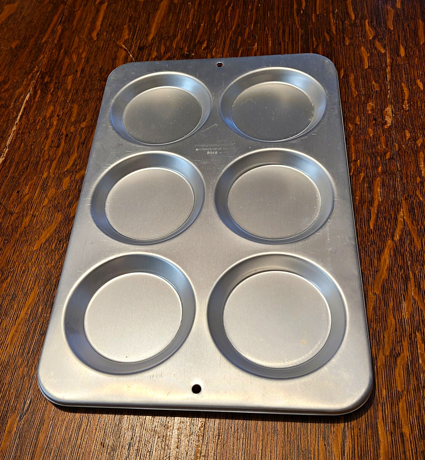 Vintage Wilton 6-Cavity Muffin Top Heavy Aluminum Pan *hardly used,looks new* Vintage Wilton 6-Cavity Muffin Top Heavy Aluminum Pan *hardly used,looks new*