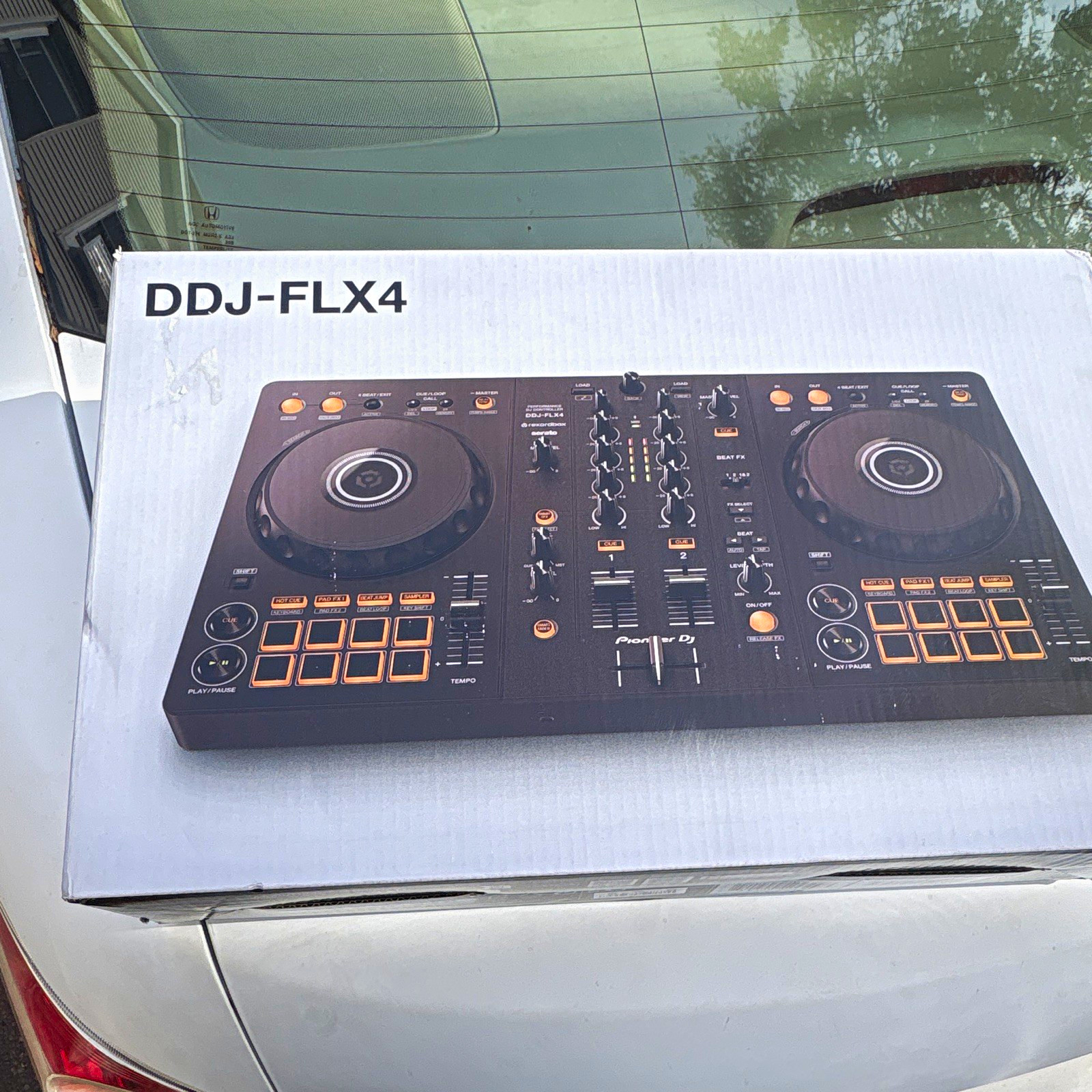 Pioneer DJ DDJ-FLX4 2-Channel DJ Controller, 16 Pads, Graphite