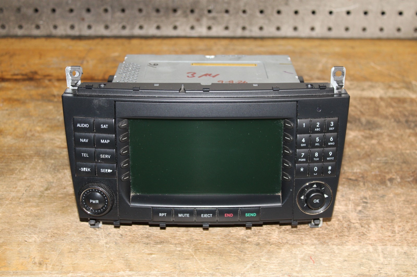 MERCEDES BENZ OEM W203 C230 C280 C350 FRONT NAVIGATION SCREEN RADIO DECK 05-07 MERCEDES BENZ OEM W203 C230 C280 C350 FRONT NAVIGATION SCREEN RADIO DECK 05-07