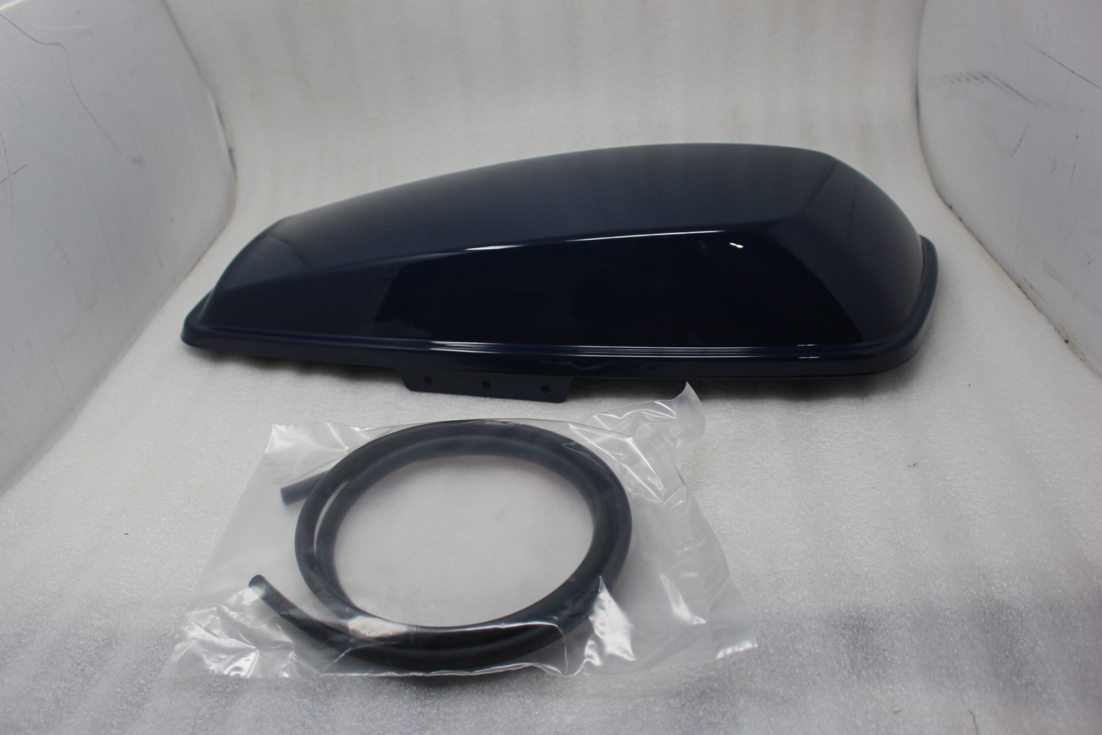 90201056EKP NEW OEM 2014-2023 HARLEY-DAVIDSON TOURING RIGHT SADDLEBAG LID