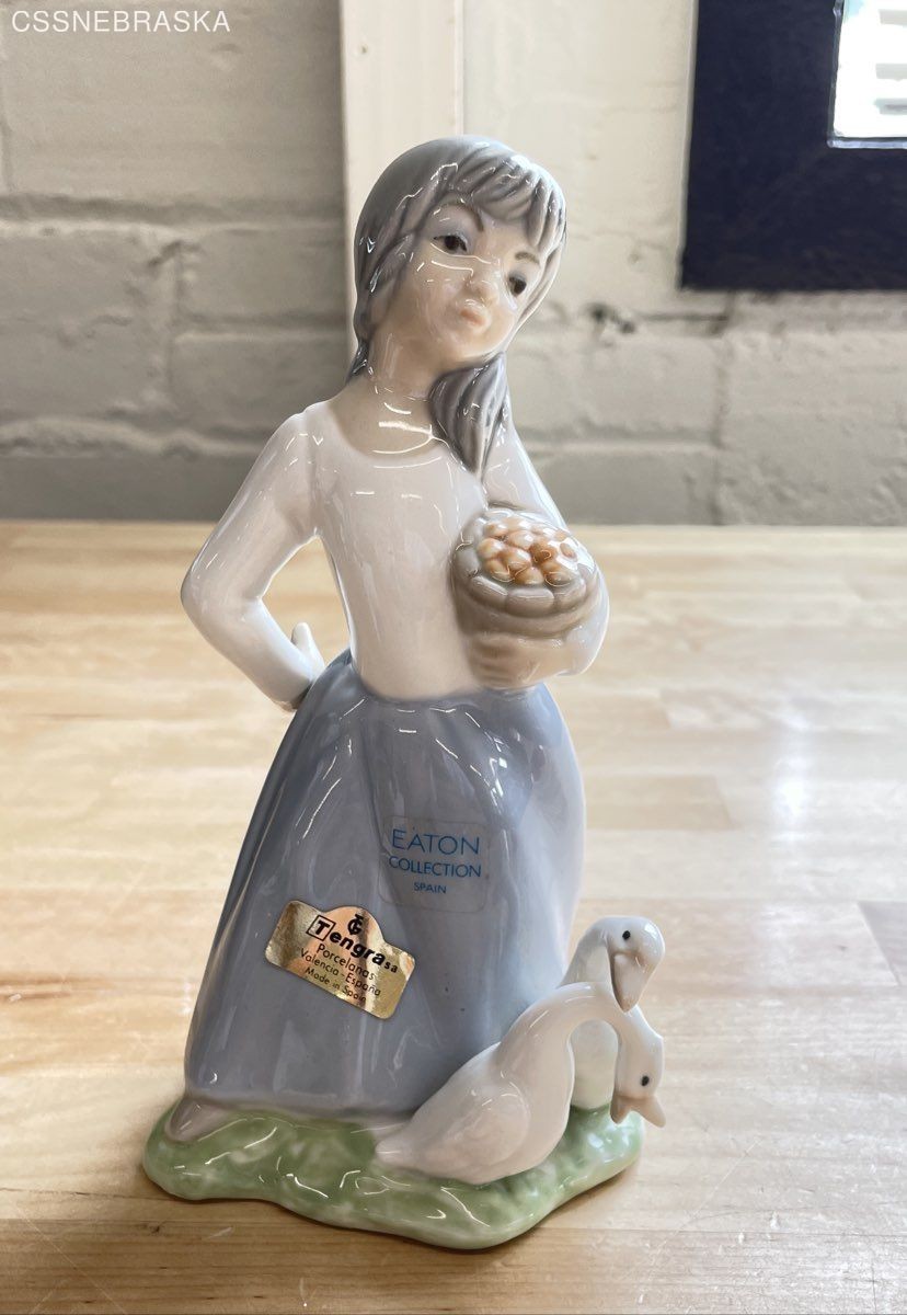 Vintage Tengra Spain Porcelain Figurine Girl Feeding Geese Ducks Lladro Style