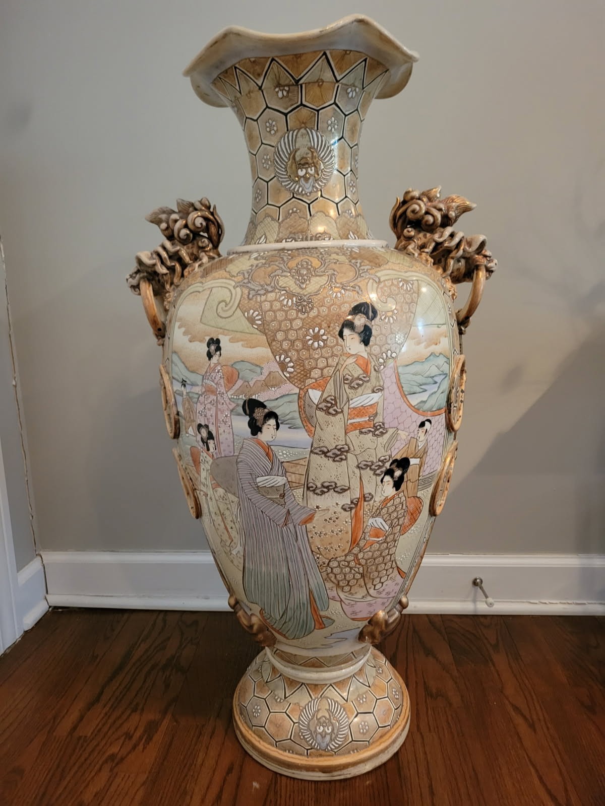 Vintage Large Japanese Satsuma-style moriage ceramic vase (36 Vintage Large Japanese Satsuma-style moriage ceramic vase (36