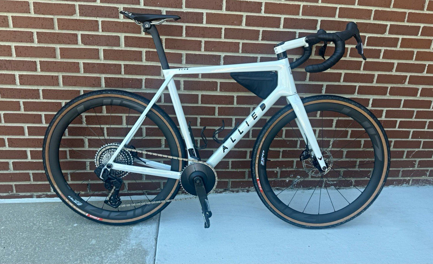 Allied Echo 2026 Carbon All Road Bike 700C L Hydraulic Disc Tubeless 1x13