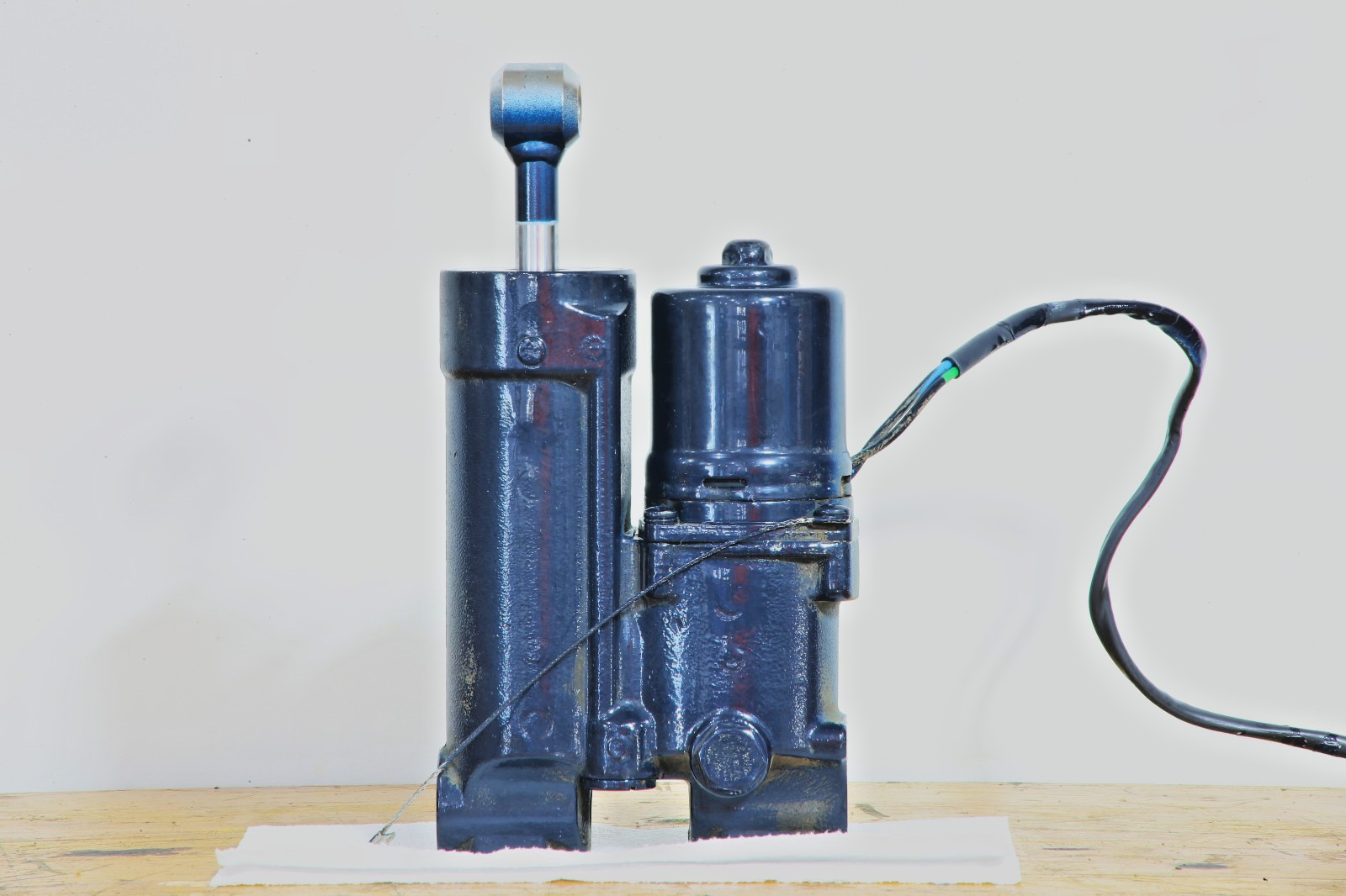 Watch The Video Evinrude ETec Trim Tilt Pump 5009035 769369 5005441 5007774