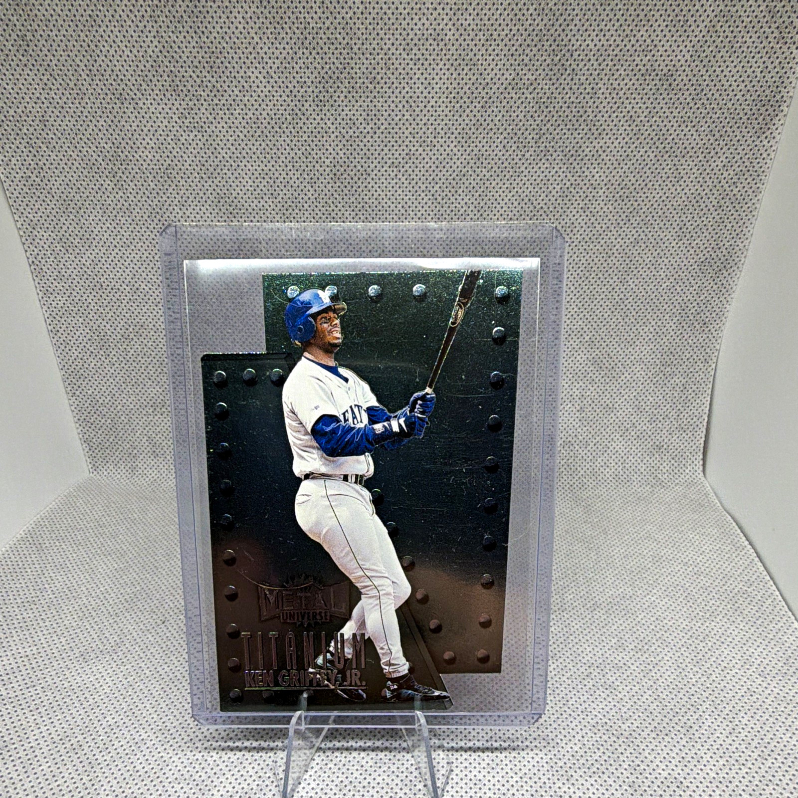 SkyBox 1997 Metal Universe Titanium Insert Ken Griffey Jr #3 Seattle Mariners SkyBox 1997 Metal Universe Titanium Insert Ken Griffey Jr #3 Seattle Mariners