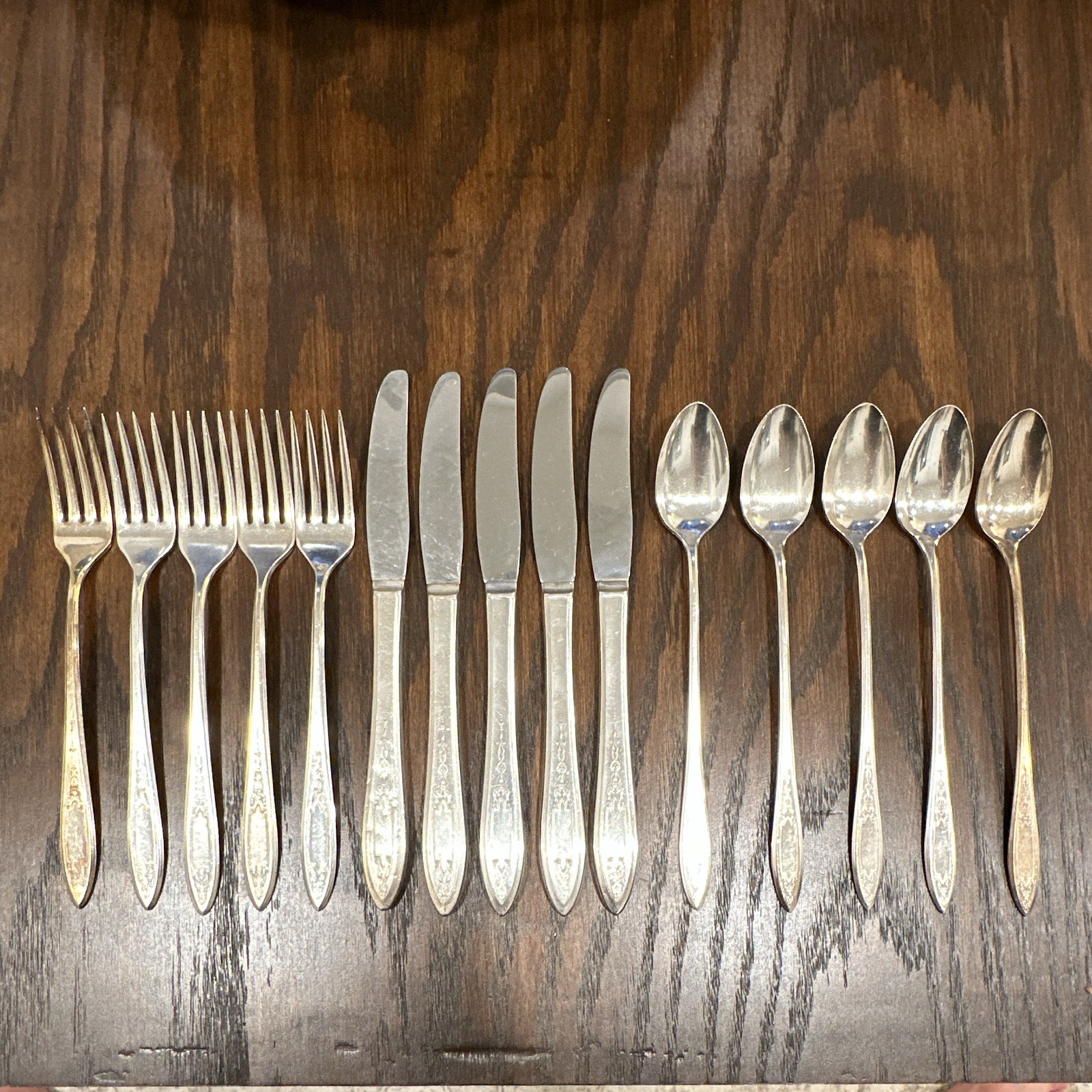 WM. A. Rogers AA Heavy Oneida LTD Art Nouveau Pattern Silverware Set 15 PCS VTG WM. A. Rogers AA Heavy Oneida LTD Art Nouveau Pattern Silverware Set 15 PCS VTG