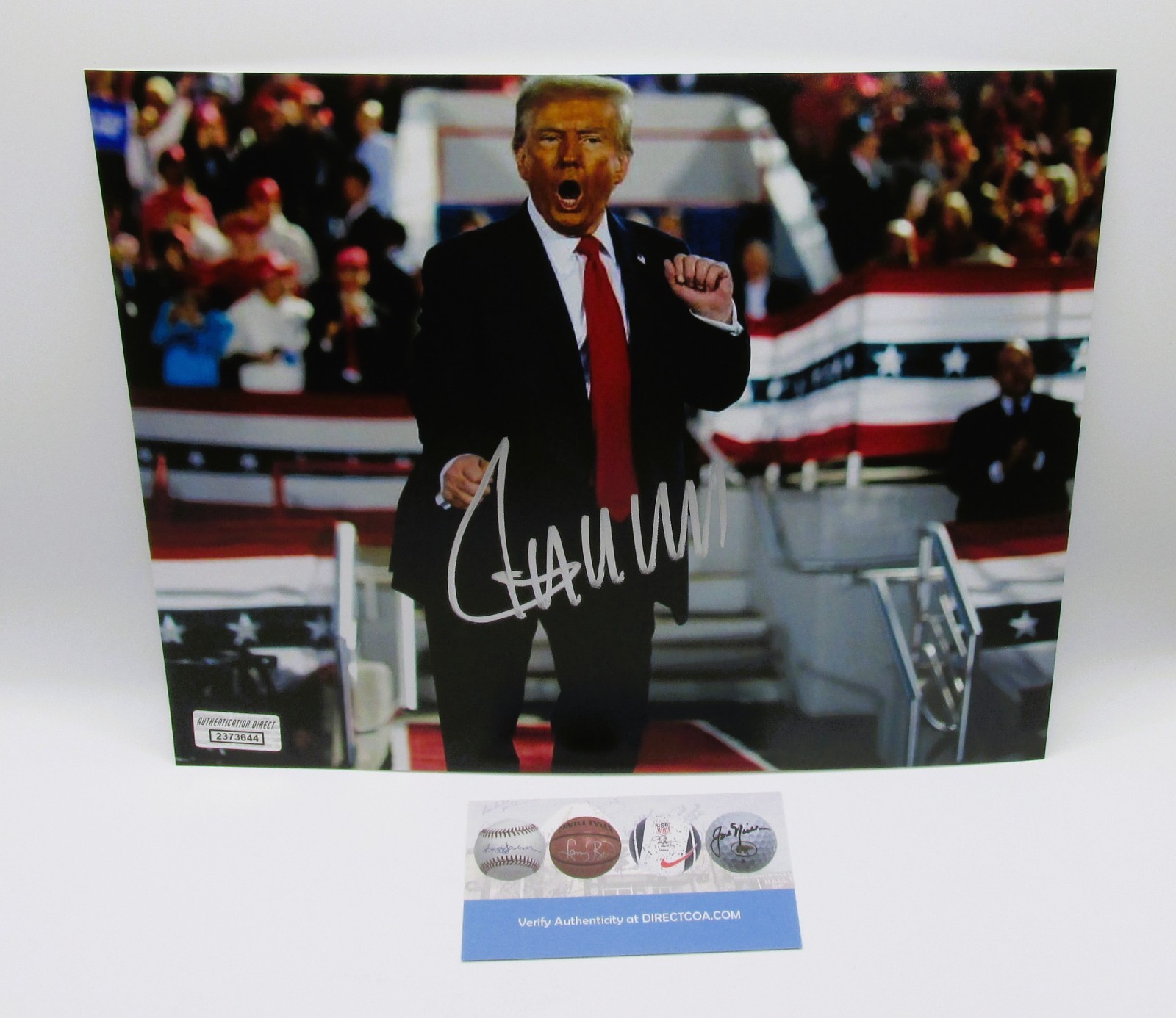 Donald Trump Signed 8x10 Photo With COA (2373644) (President) Donald Trump Signed 8x10 Photo With COA (2373644) (President)
