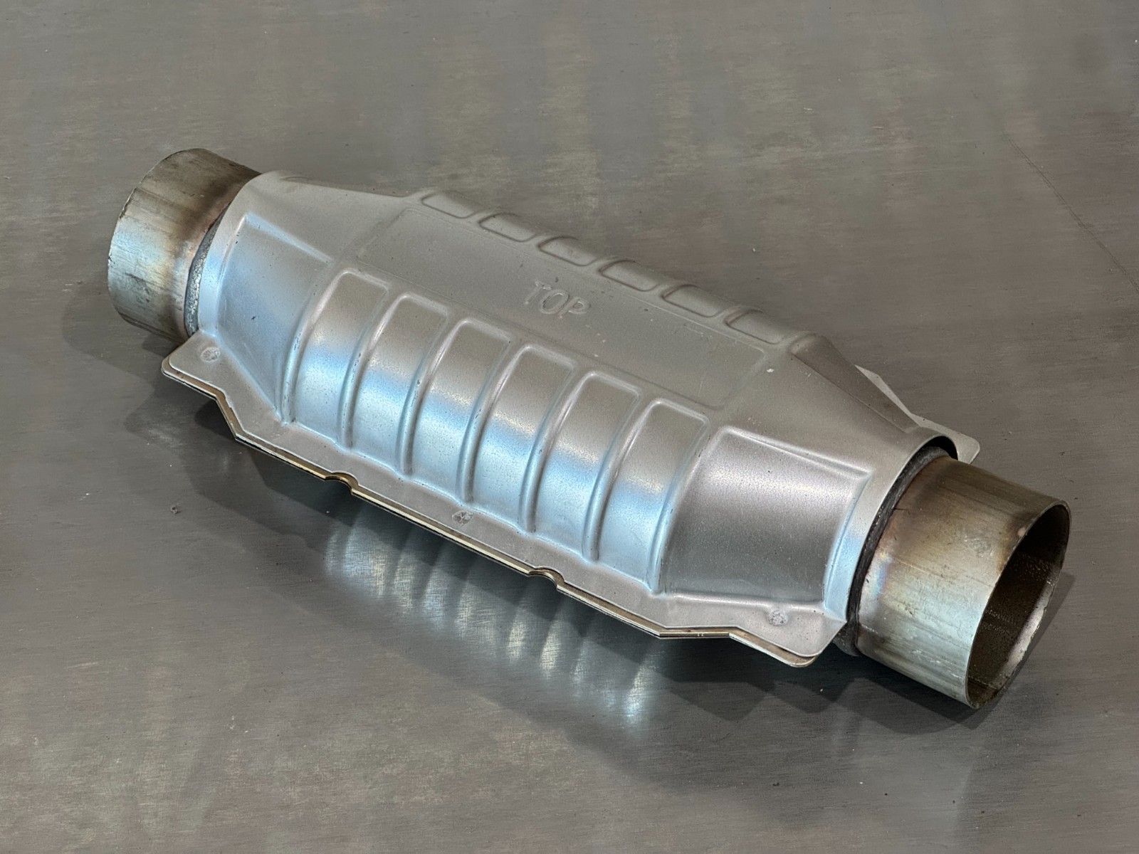 SALE Magnaflow High-Flow Catalytic Converter 3\