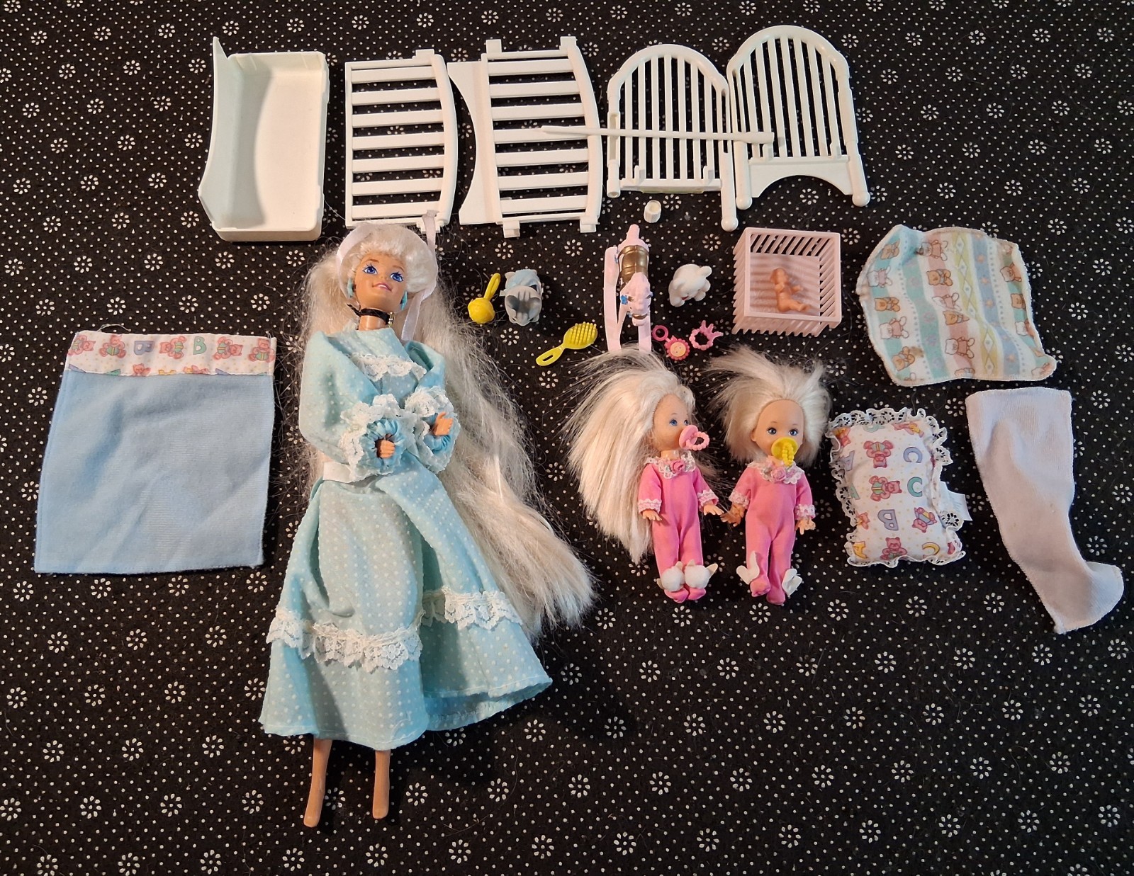 1996 Mattel 2 Kelly Baby Sister of Barbie Plus
