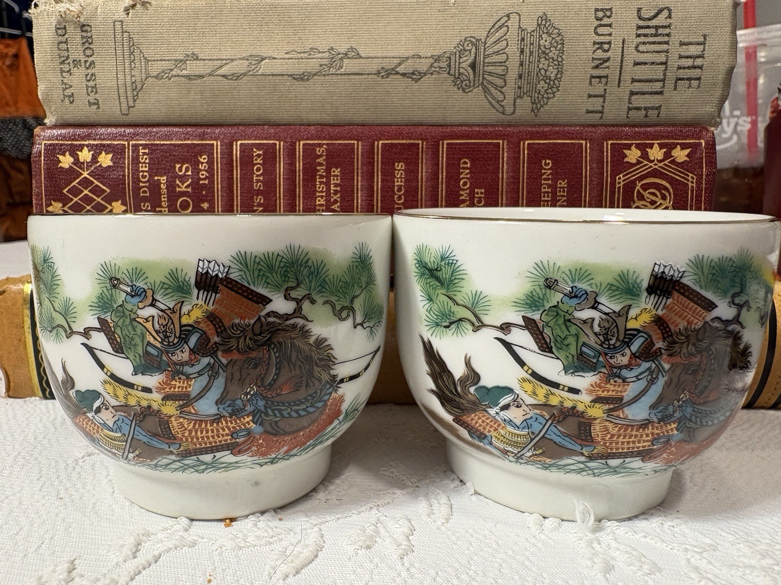 (2) Vintage Japanese Ceramic Tea Cups (2) Vintage Japanese Ceramic Tea Cups