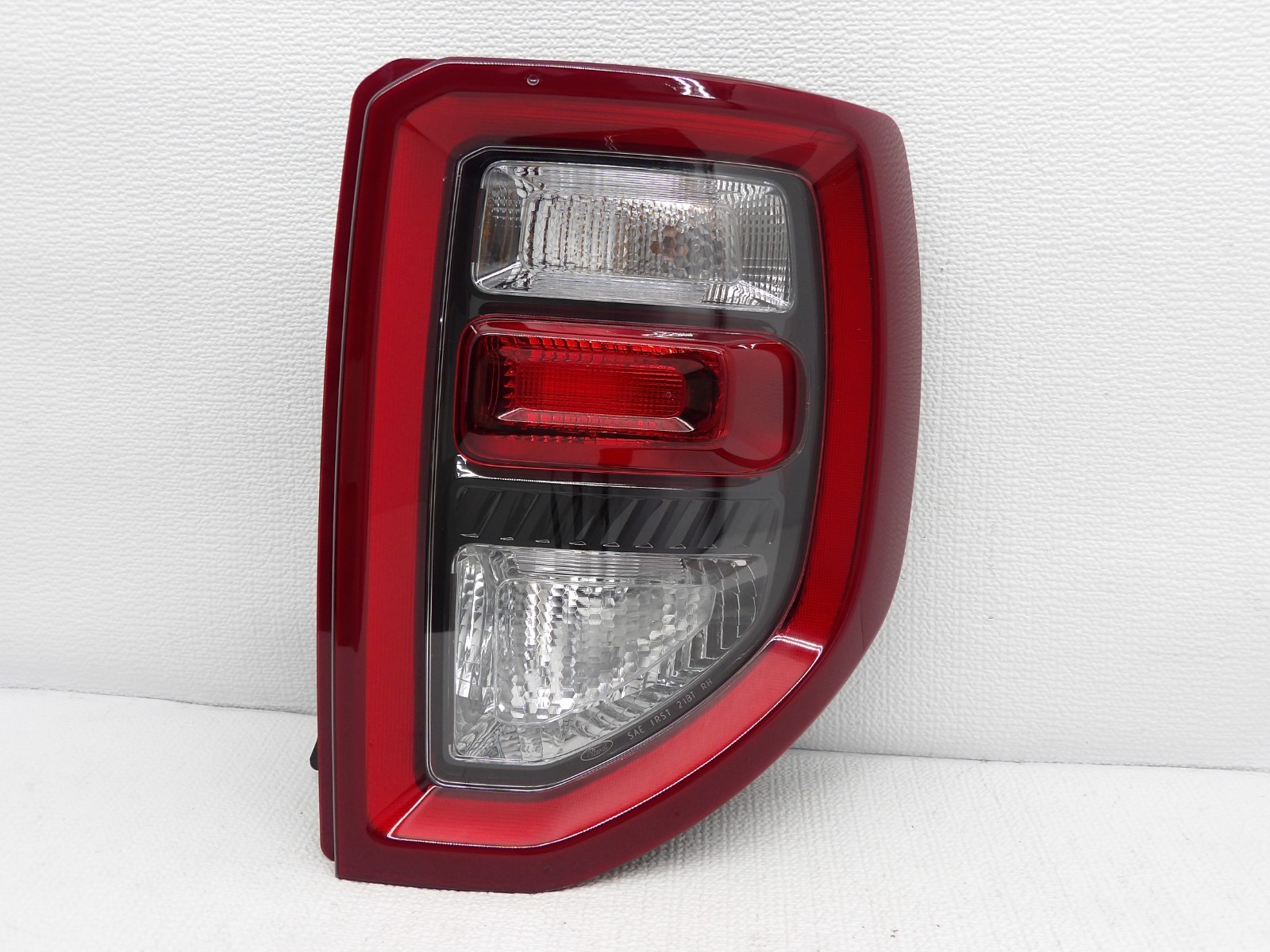 2021-2025 Ford Bronco Sport Halogen Outer Tail Light Right/Passenger RH OEM 2021-2025 Ford Bronco Sport Halogen Outer Tail Light Right/Passenger RH OEM