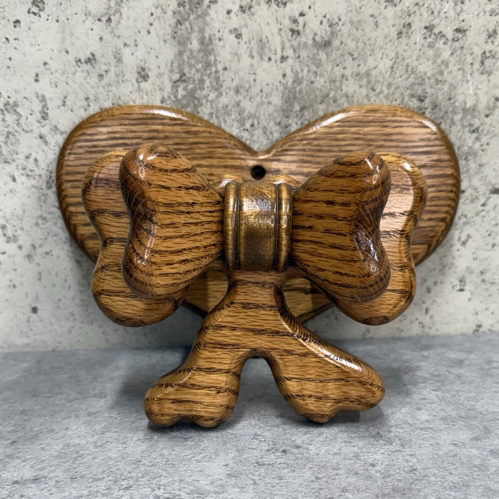 Vintage Solid Oak Bow Heart Quilt Hanger Wall Mount Blanket Holder Grandmacore Vintage Solid Oak Bow Heart Quilt Hanger Wall Mount Blanket Holder Grandmacore