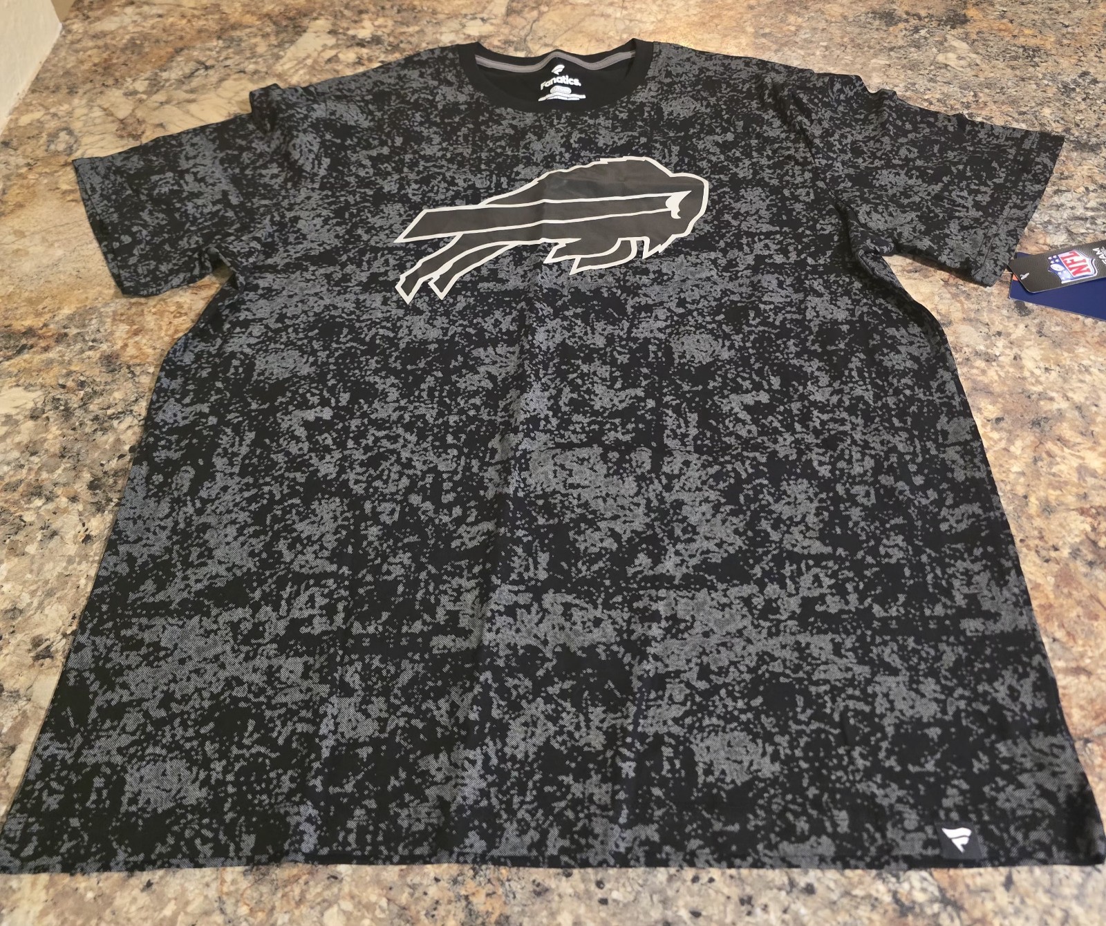 Fanatics Buffalo Bills size XL Graphic T-shirt Black/Grey.
