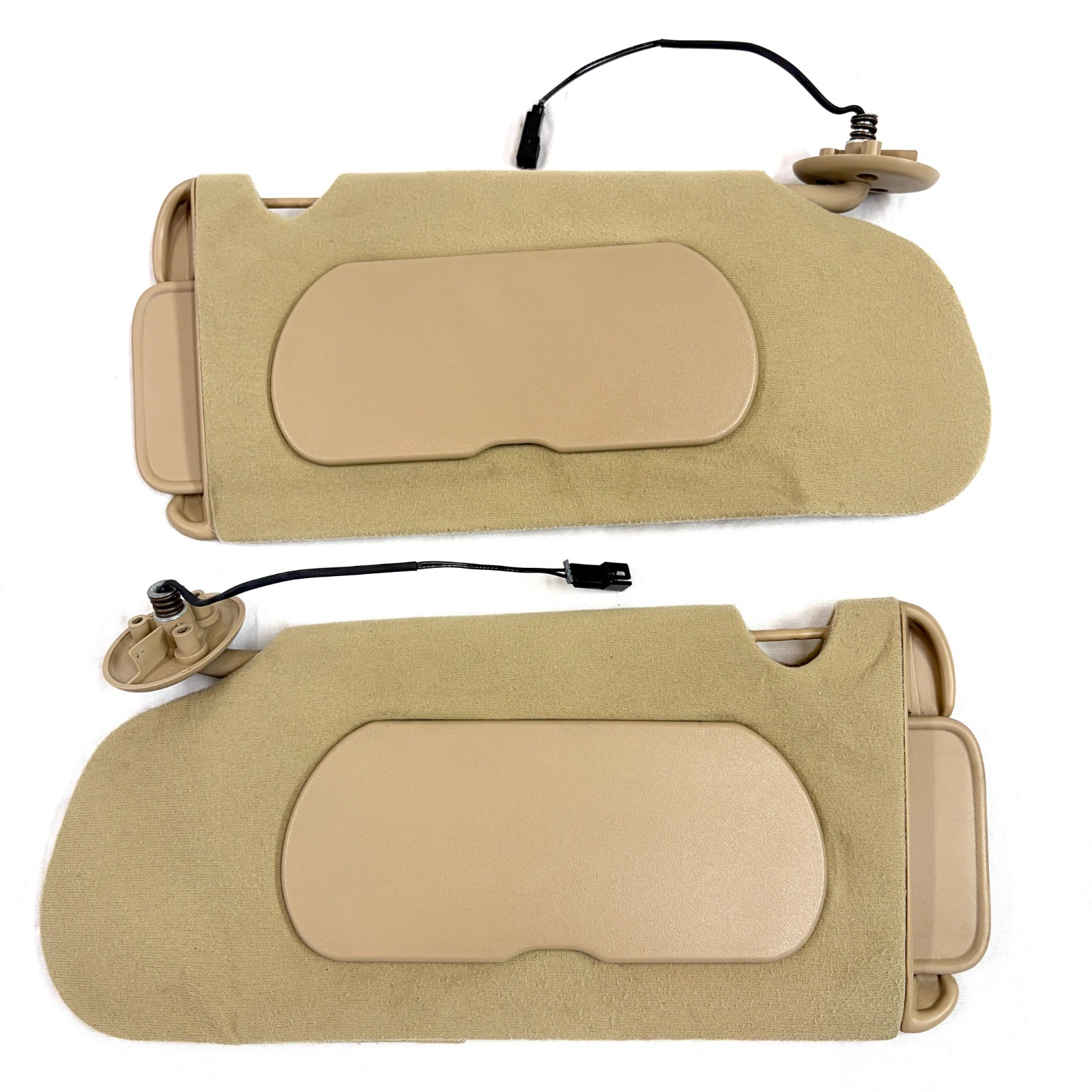 2000-2005 Buick Lesabre Sun Visors Pair OEM Illuminated Mirrors Cashmere Tan 2000-2005 Buick Lesabre Sun Visors Pair OEM Illuminated Mirrors Cashmere Tan