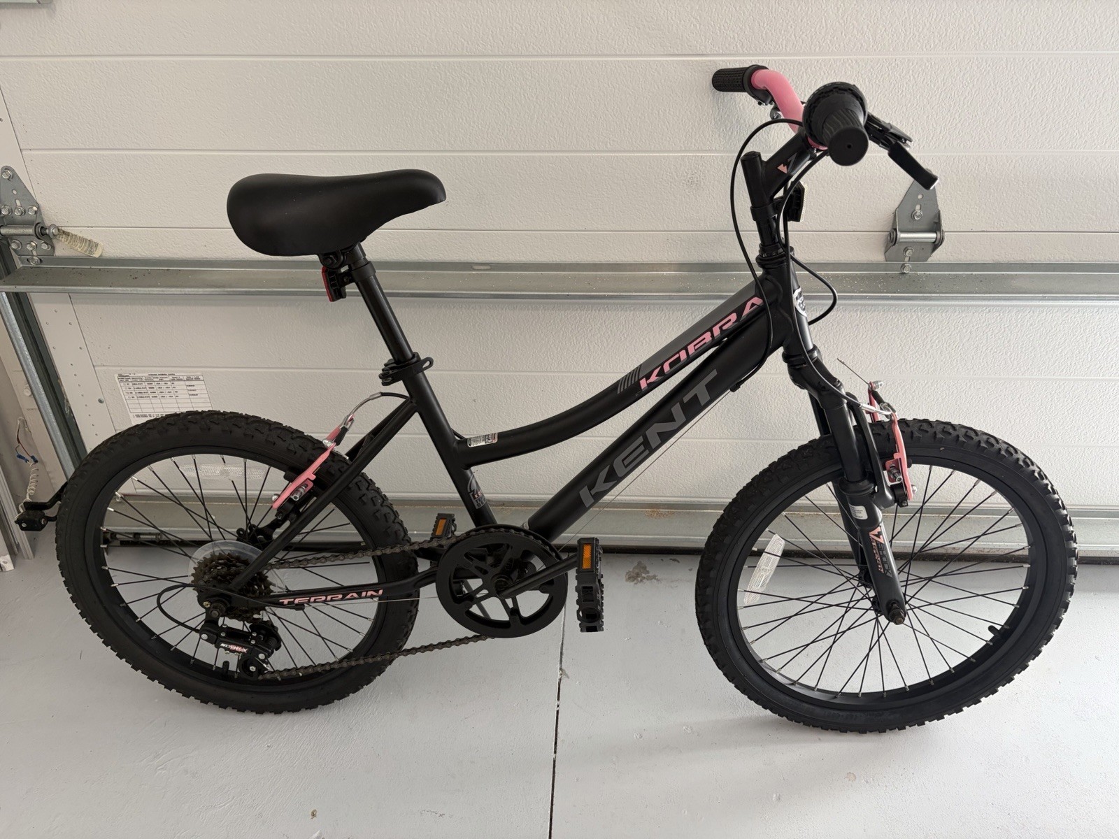 Kent Kobra Girls 20” Bicycle Mountain Bike Brand New Condition Kent Kobra Girls 20” Bicycle Mountain Bike Brand New Condition