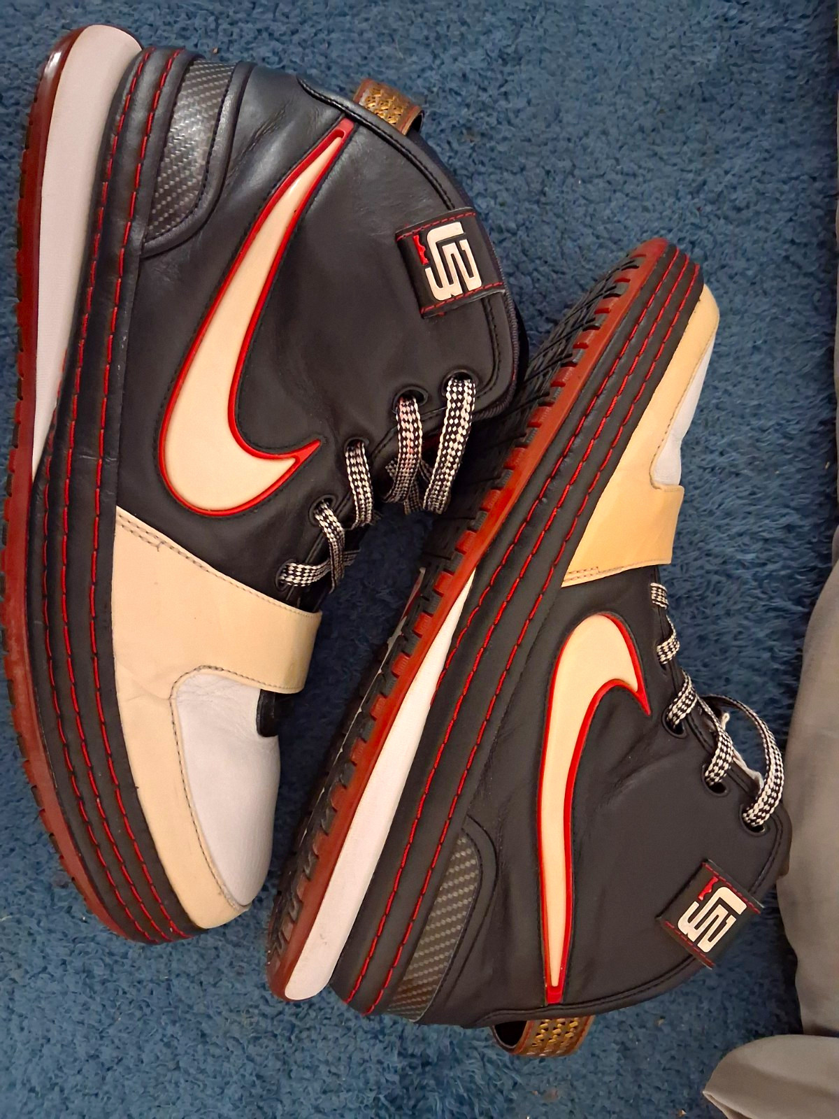Nike Zoom LeBron Men’s Mid Top Basketball Sneakers Black/White/Red/Beige