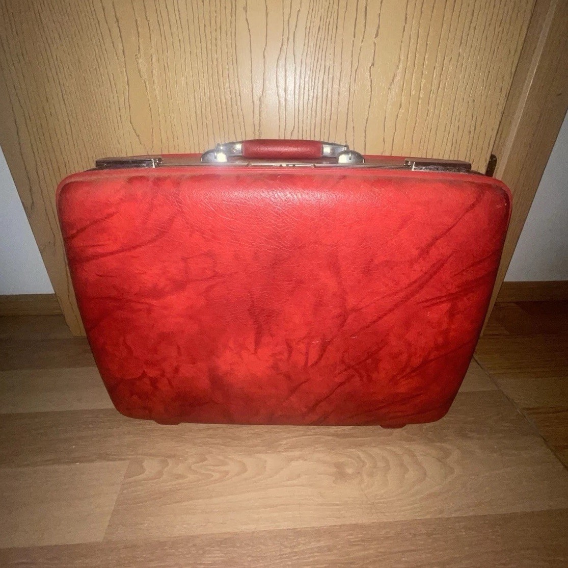 Vintage American Tourister HardShell Suitcase Marbled Red Vinyl Luggage 1970’s Vintage American Tourister HardShell Suitcase Marbled Red Vinyl Luggage 1970’s