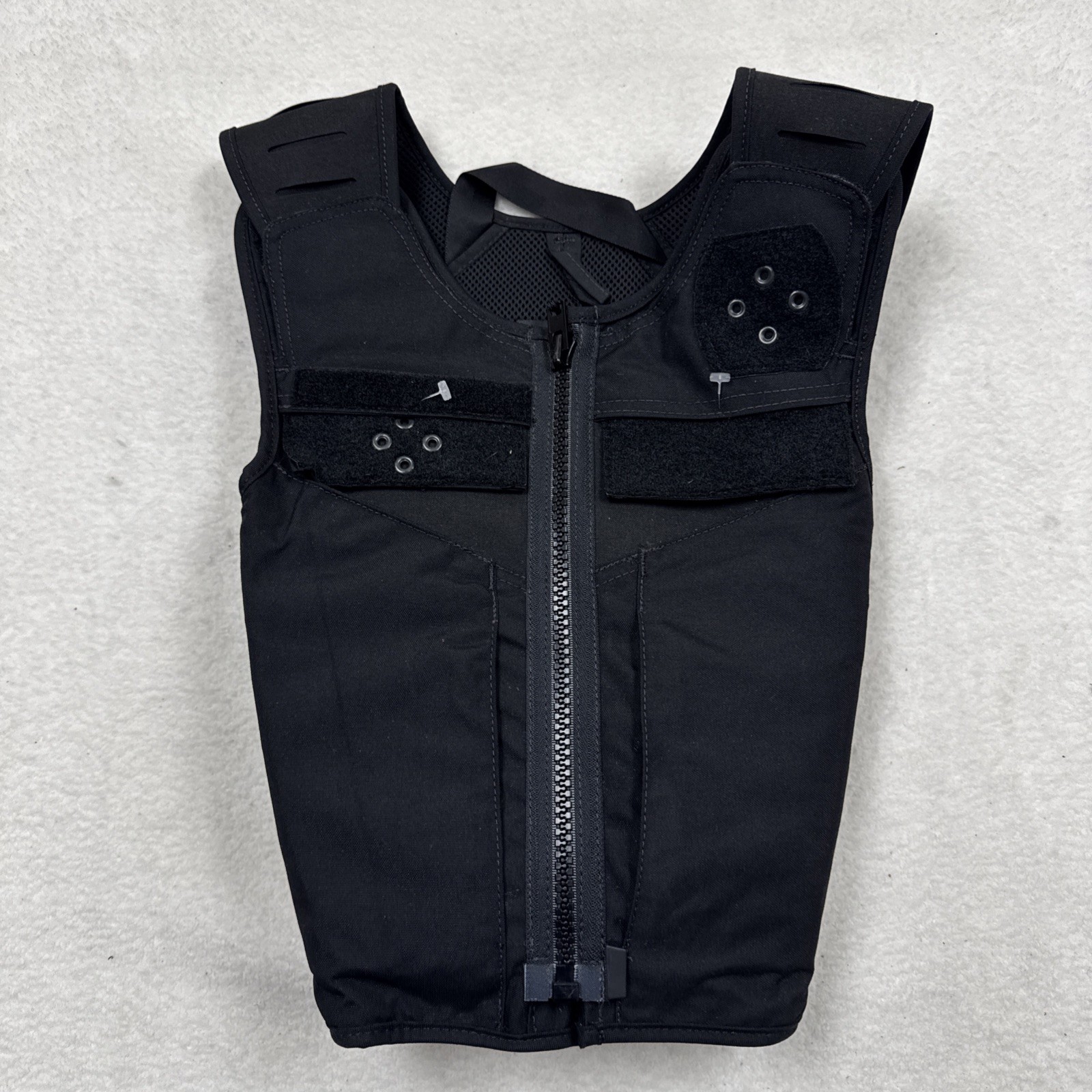 SAFARILAND V1 CLEAN Armor Carrier Front Opening M Short 2012-2014 Black Webless SAFARILAND V1 CLEAN Armor Carrier Front Opening M Short 2012-2014 Black Webless