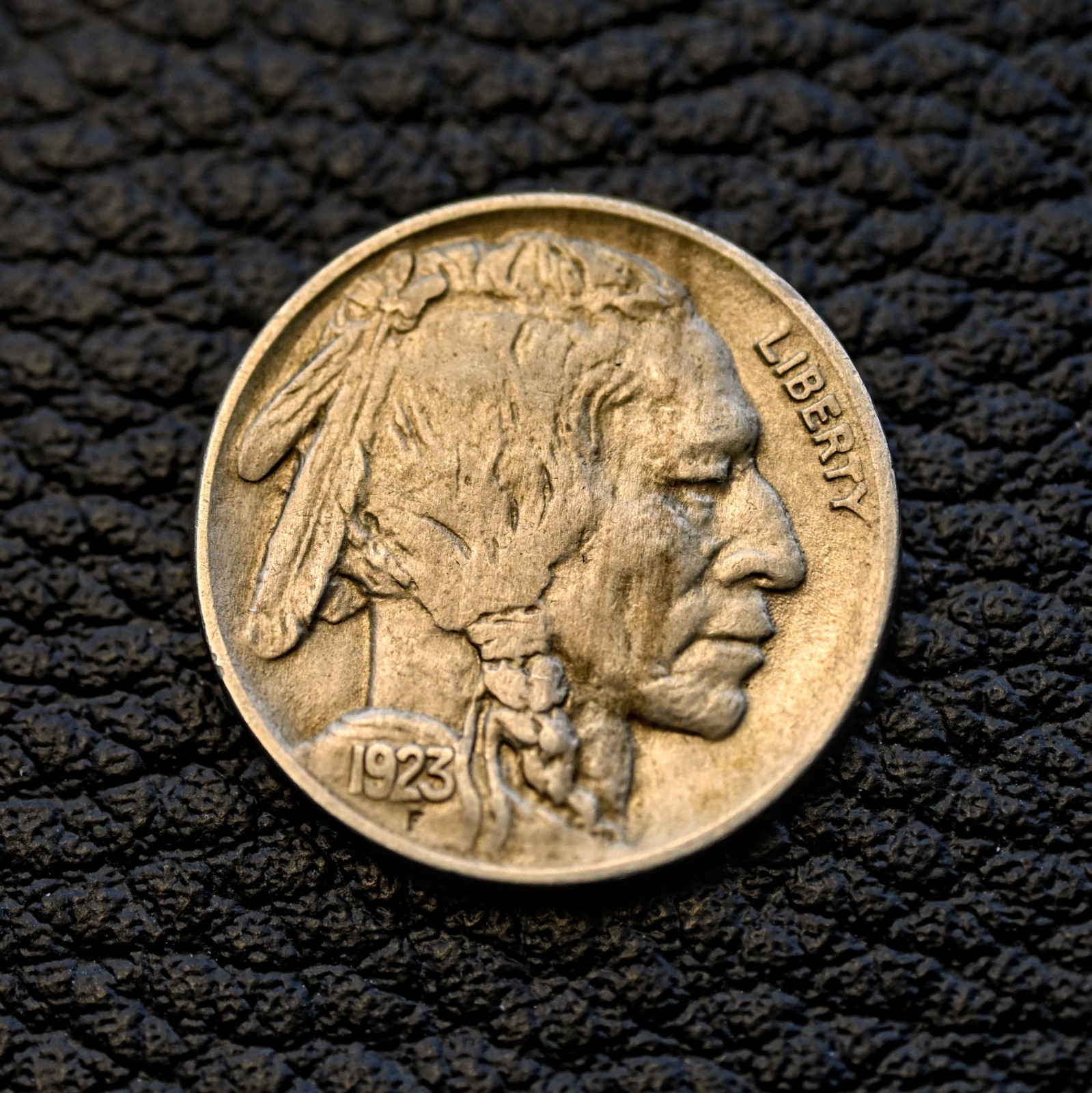 (ITM-7461) 1923-P Buffalo Nickel ~ AU+ Condition ~ COMBINED SHIPPING