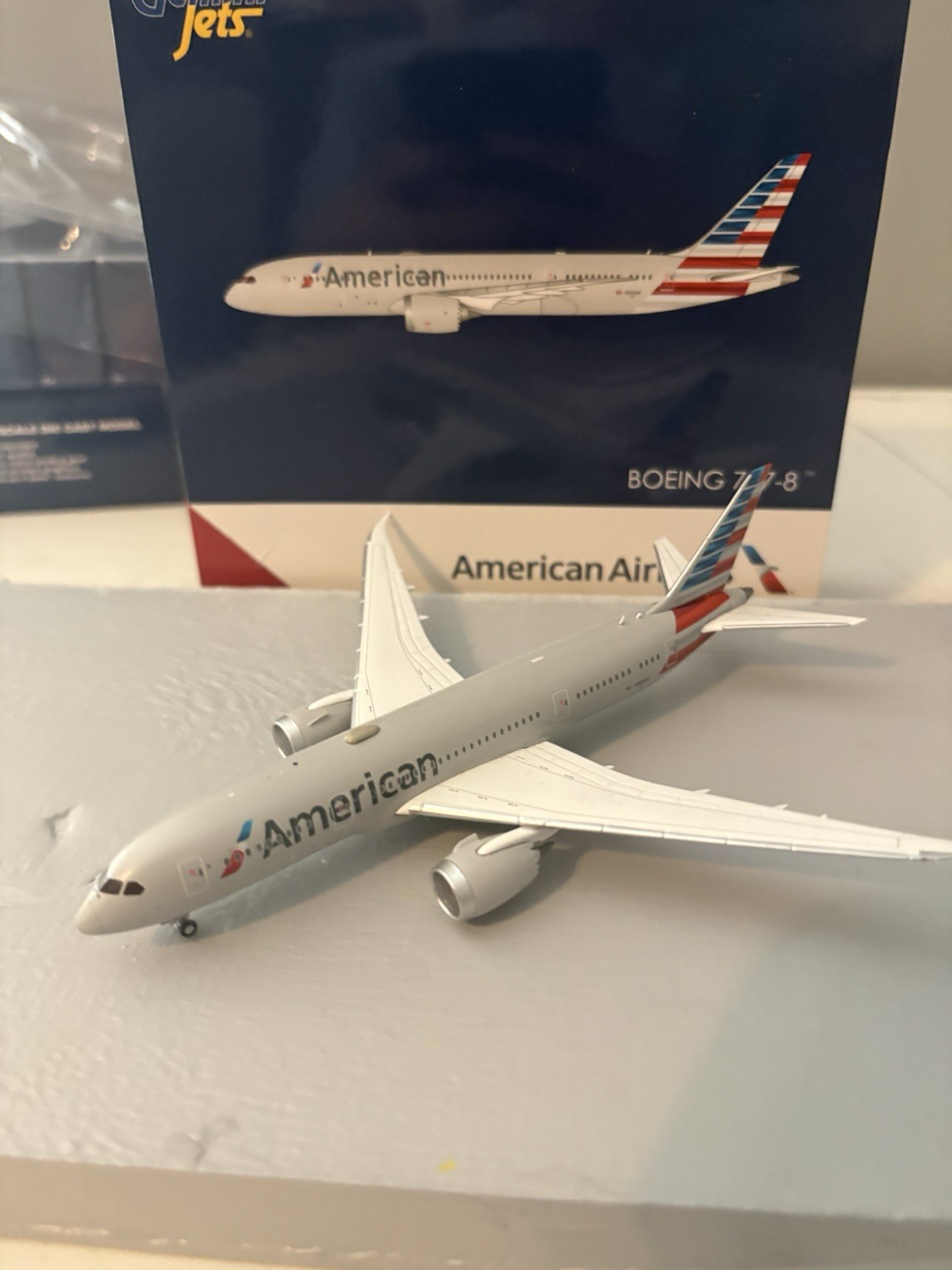 American Airlines 787-8 1:400 Scale Model MISSING LANDING GEAR TIRES