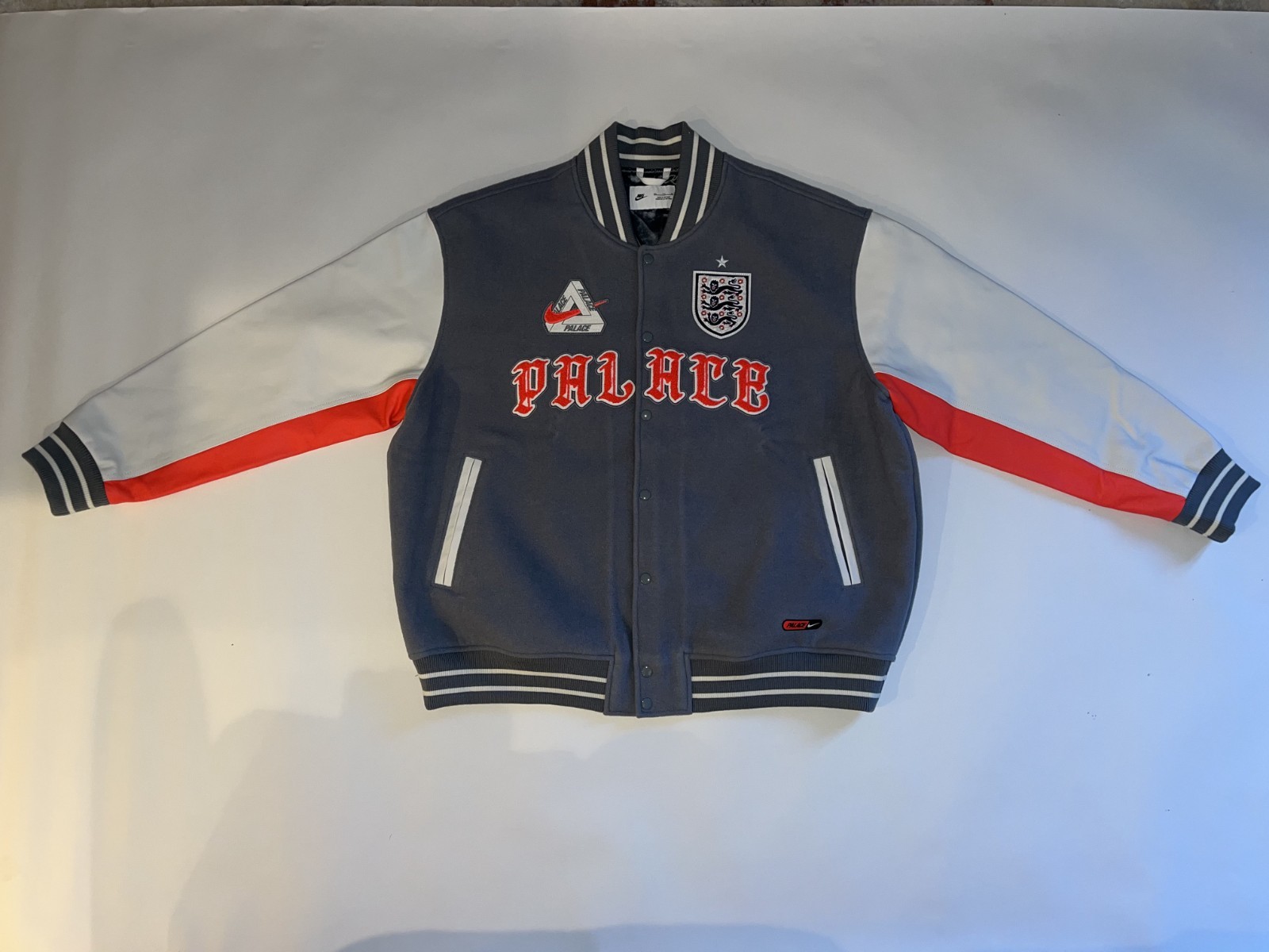 Nike England x Palace Varsity Jacket Grey White Crimson XXL Nike England x Palace Varsity Jacket Grey White Crimson XXL