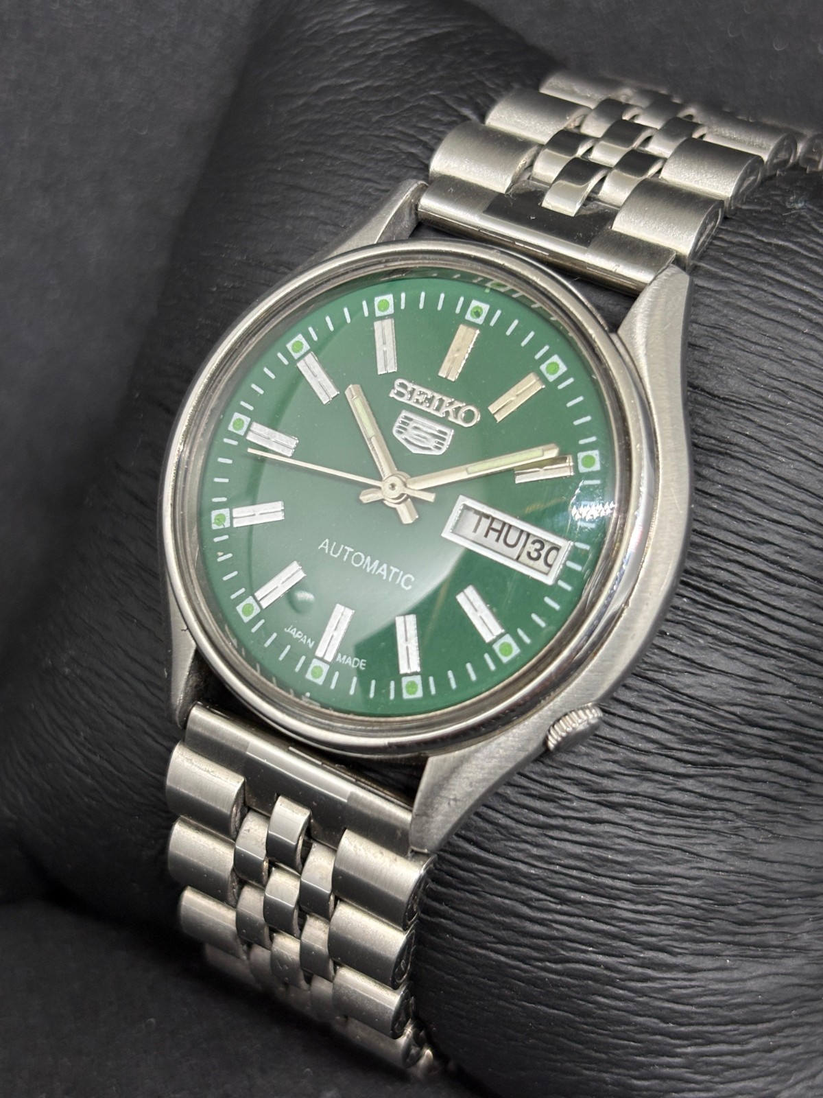 Vintage Seiko 5 Automatic Day/Date Japanese Men\'s Wrist Watch