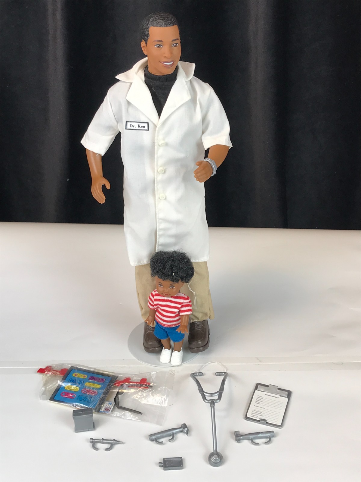 1997 Mattel DOCTOR KEN & TOMMY African American #18899 Complete - NO BOX 1997 Mattel DOCTOR KEN & TOMMY African American #18899 Complete - NO BOX