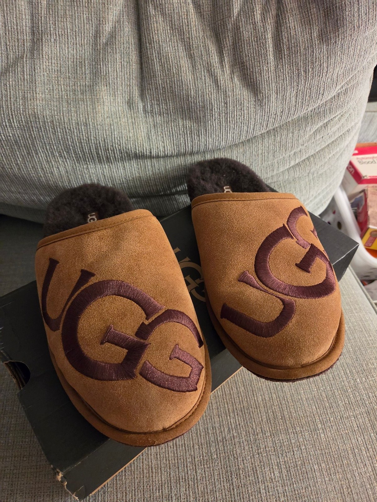 UGG Scuff Logo Slippers Size 45 EU Chestnut Espresso