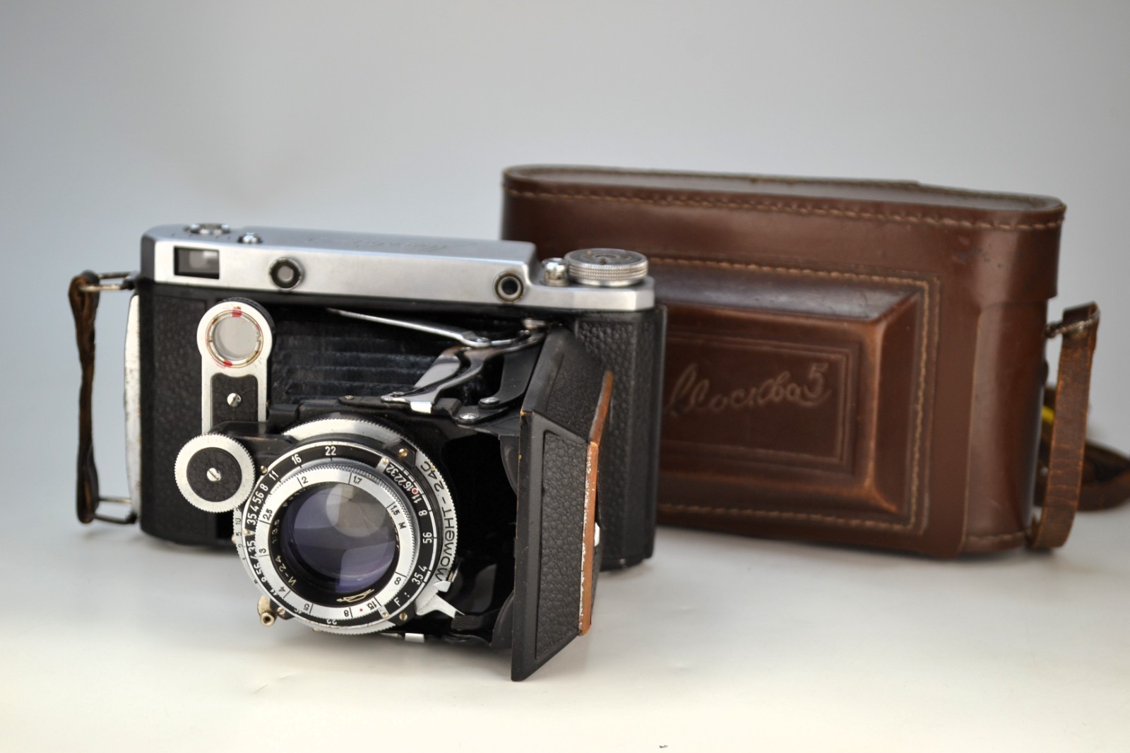 FULLY SERVICED 1957 SOVIET USSR MOSKVA-5 6x9 MEDIUM FORMAT CAMERA (ITEM №2)