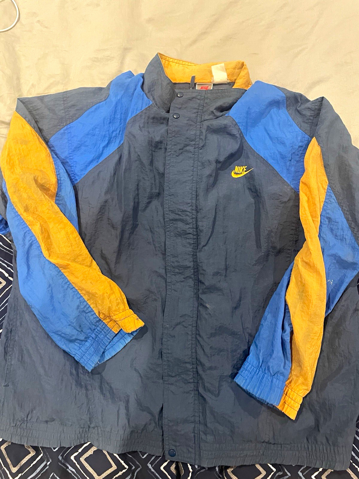 Nike Men’s Colorblock Windbreaker Jacket Nylon Full-Zip Navy/Blue/Yellow XL Nike Men’s Colorblock Windbreaker Jacket Nylon Full-Zip Navy/Blue/Yellow XL