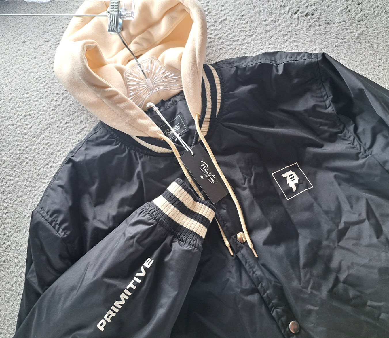 Primitive Skateboarding Bomber Varsity Hooded Jacket Mens Medium Black Beige NWT