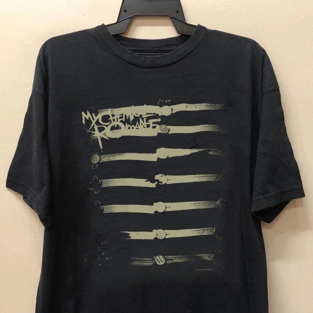 Vintage My Chemical Romance Band T-shirt. The Black Parade Costume Rock Fans Tee