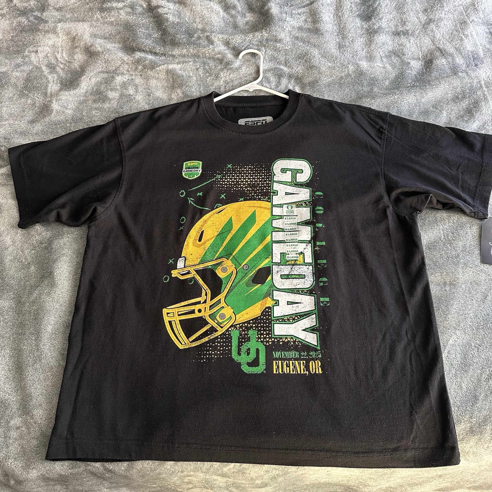 New ESPN Oregon Ducks Football Helmet Wings GameDay 2025 Graphic Shirt Men\'s XL New ESPN Oregon Ducks Football Helmet Wings GameDay 2025 Graphic Shirt Men\'s XL