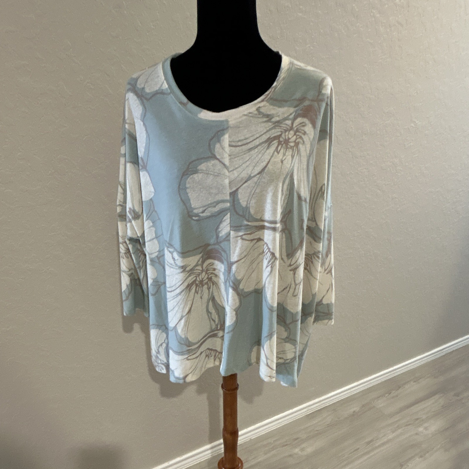 Peace Love World Women’s Boheme Blue/White Floral Round Neck 3/4 Sleeve Top S Peace Love World Women’s Boheme Blue/White Floral Round Neck 3/4 Sleeve Top S