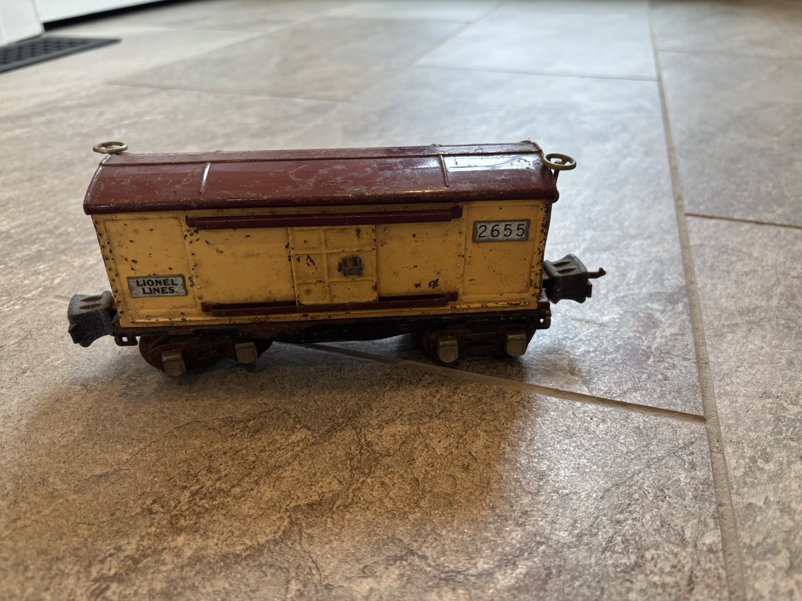 Lionel No. 2655 Box Car, Cream/Brown